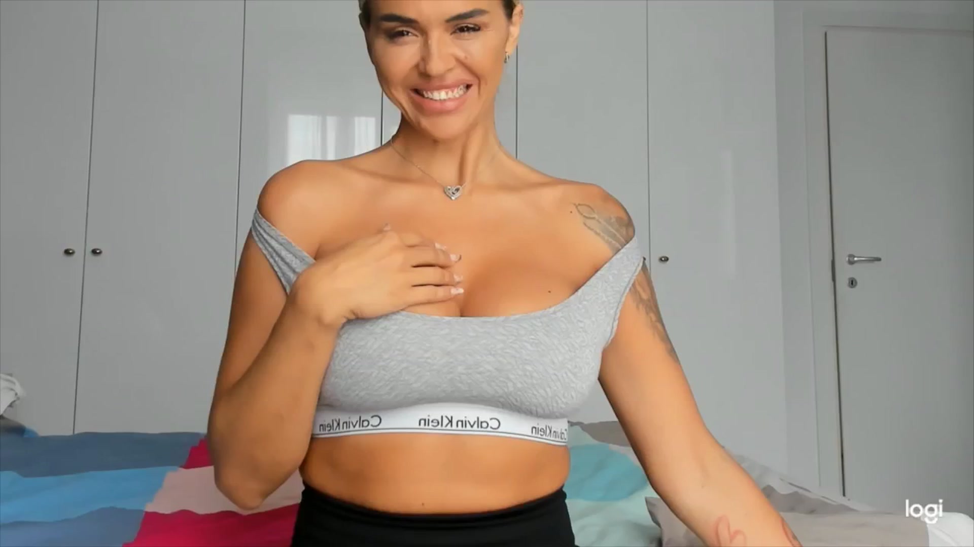 Gallery image thumbnail from DJMonica's myfreecams stream on, 05/17/2024, 09:34 image 12 of 20