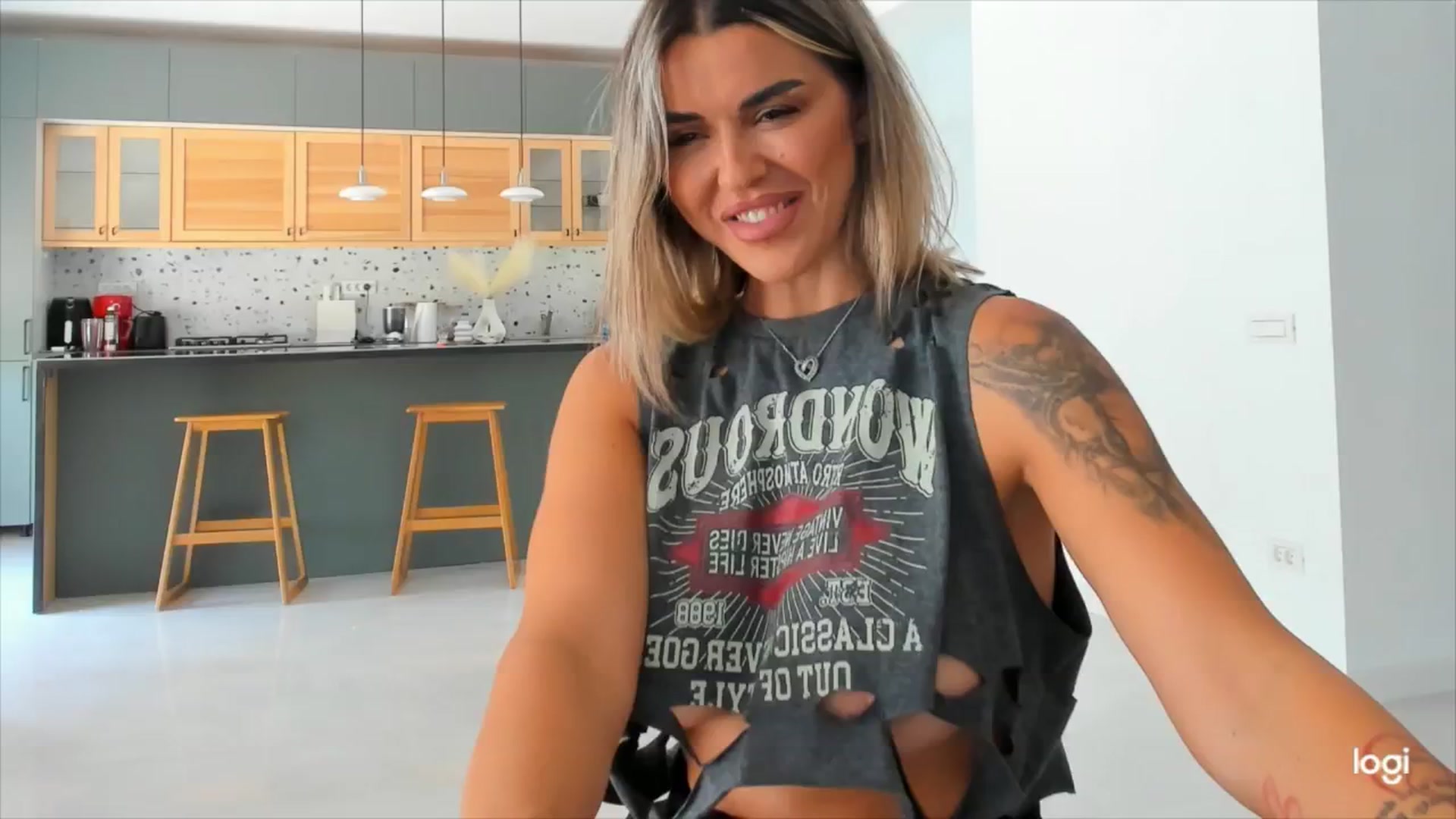 Gallery image thumbnail from DJMonica's myfreecams stream on, 06/03/2024, 12:15 image 9 of 20