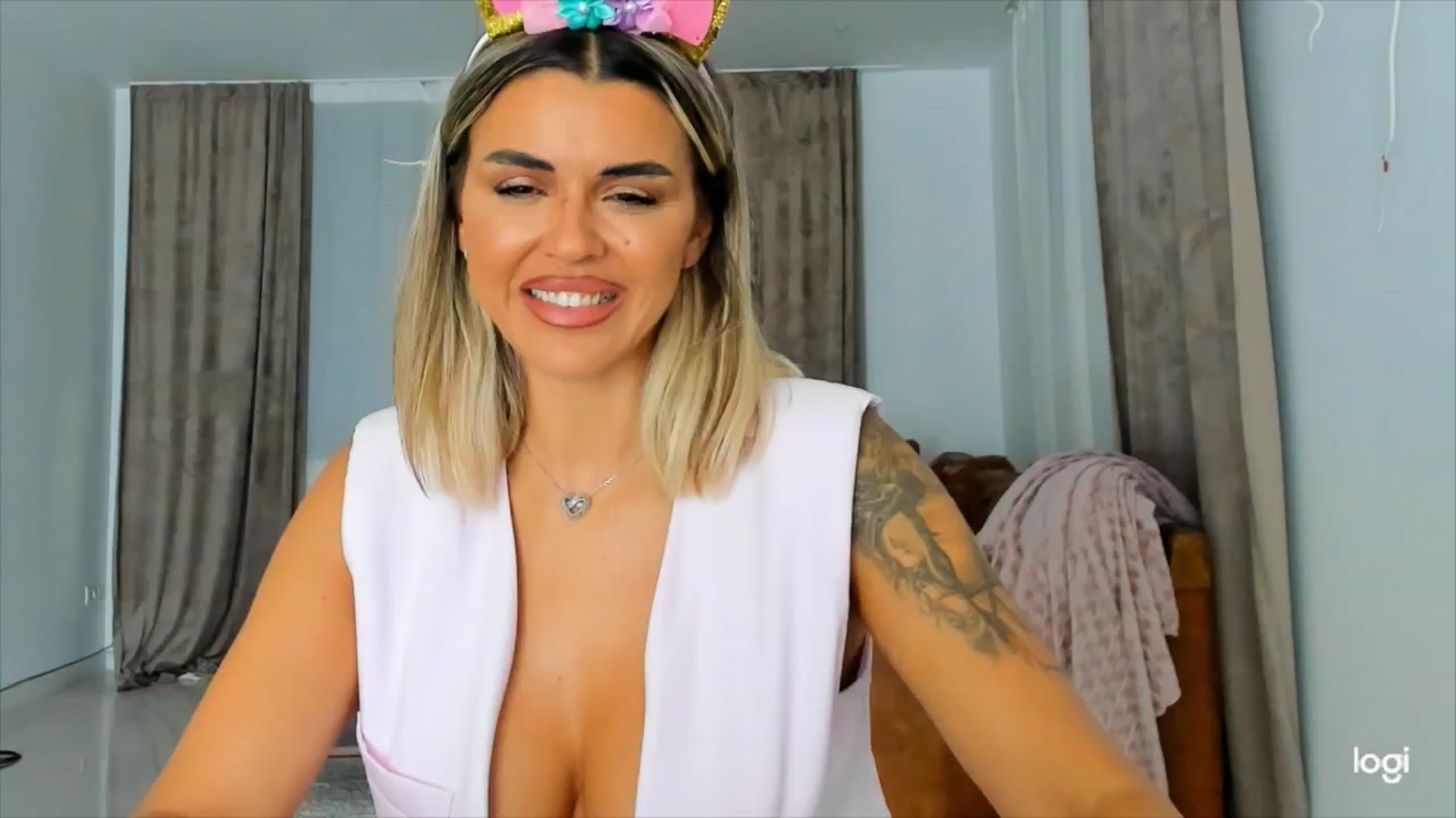 Gallery image thumbnail from DJMonica's myfreecams stream on, 06/04/2024, 10:34 image 12 of 20