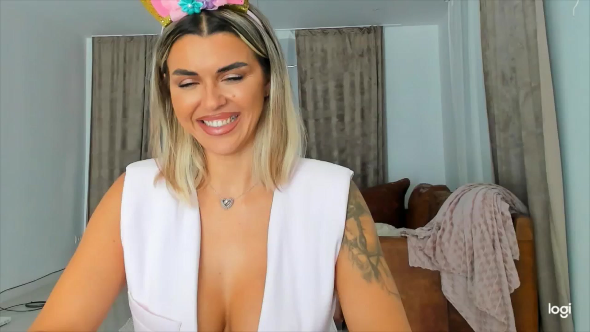 Gallery image thumbnail from DJMonica's myfreecams stream on, 06/04/2024, 10:34 image 7 of 20
