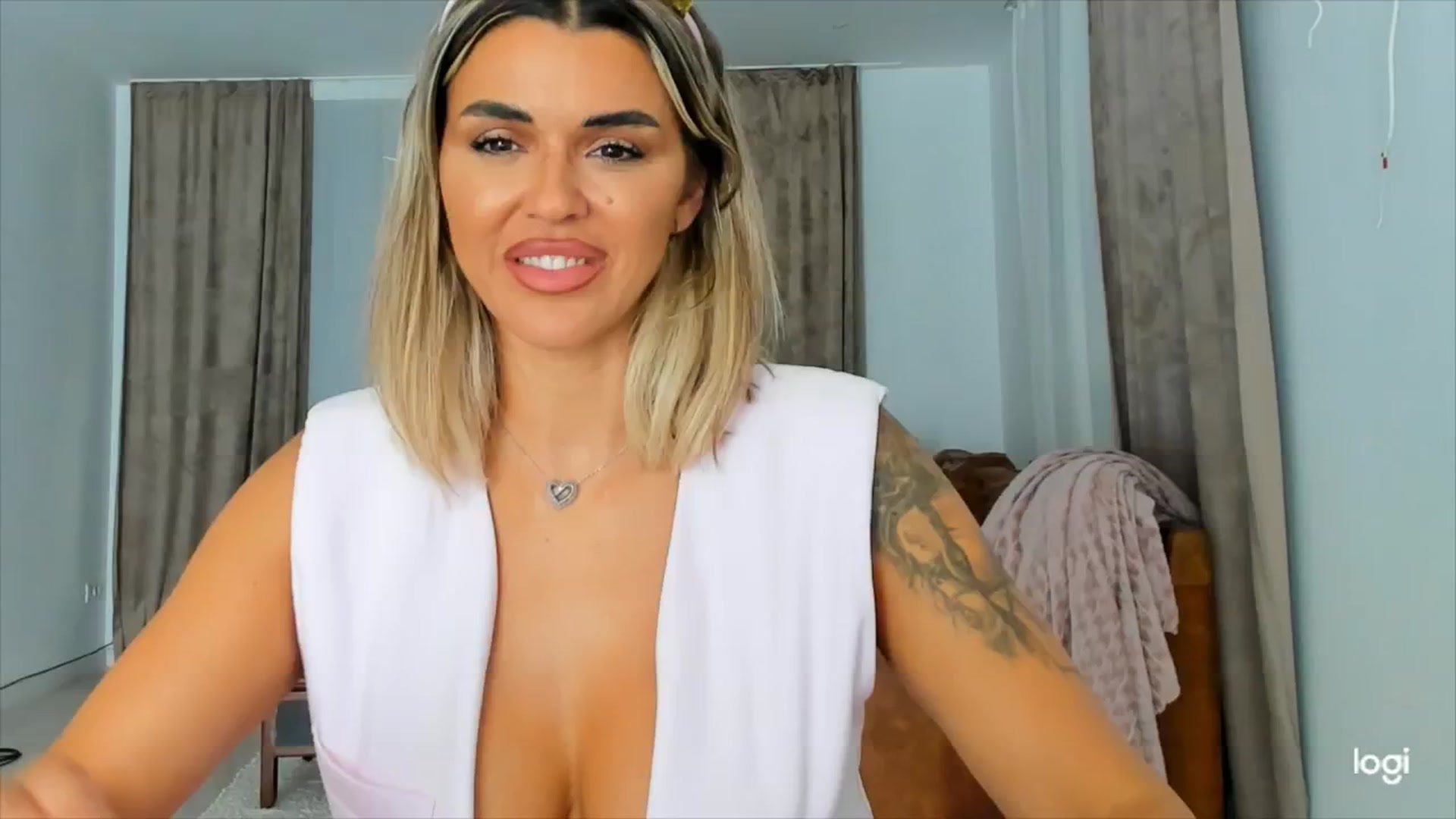 Gallery image thumbnail from DJMonica's myfreecams stream on, 06/04/2024, 10:34 image 18 of 20
