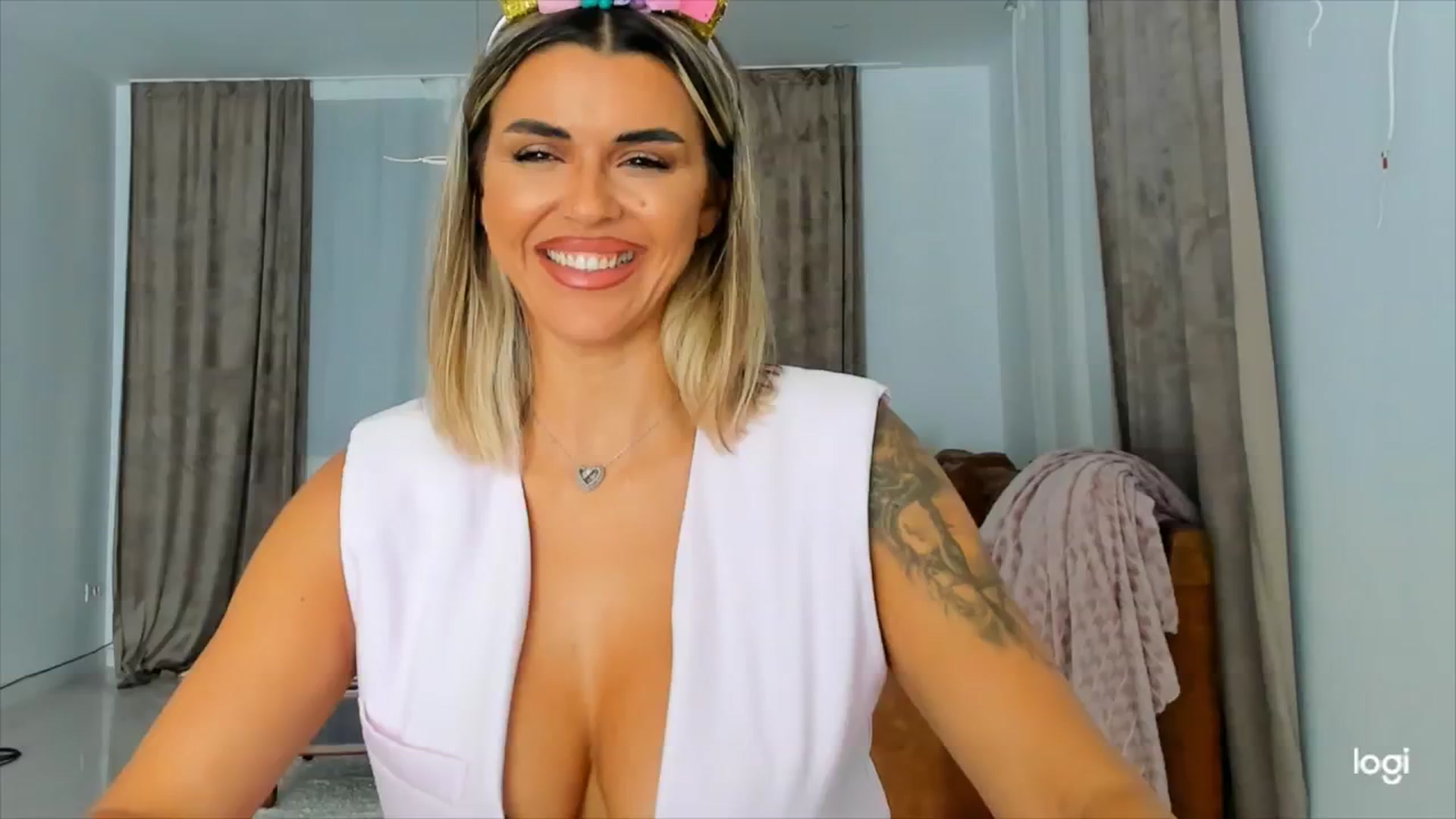 Gallery image thumbnail from DJMonica's myfreecams stream on, 06/04/2024, 10:34 image 14 of 20