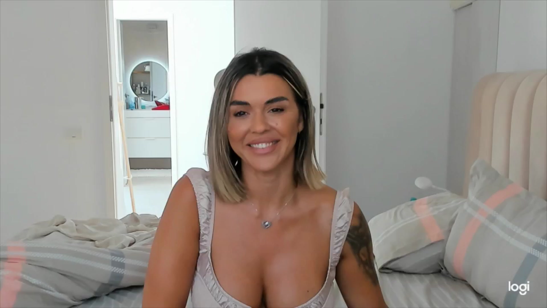 Gallery image thumbnail from DJMonica's myfreecams stream on, 07/01/2024, 14:30 image 13 of 20