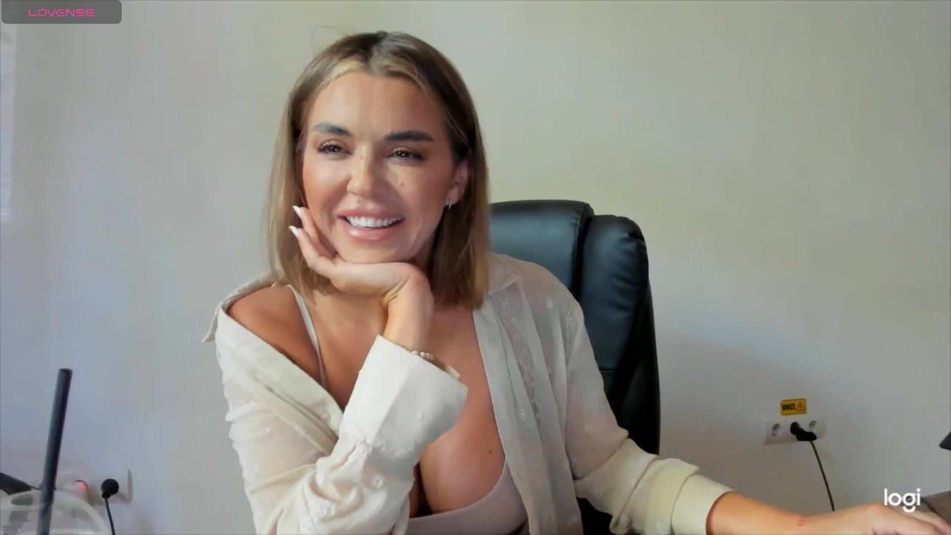 Gallery image thumbnail from DJMonica's myfreecams stream on, 08/18/2024, 11:05 image 1 of 20