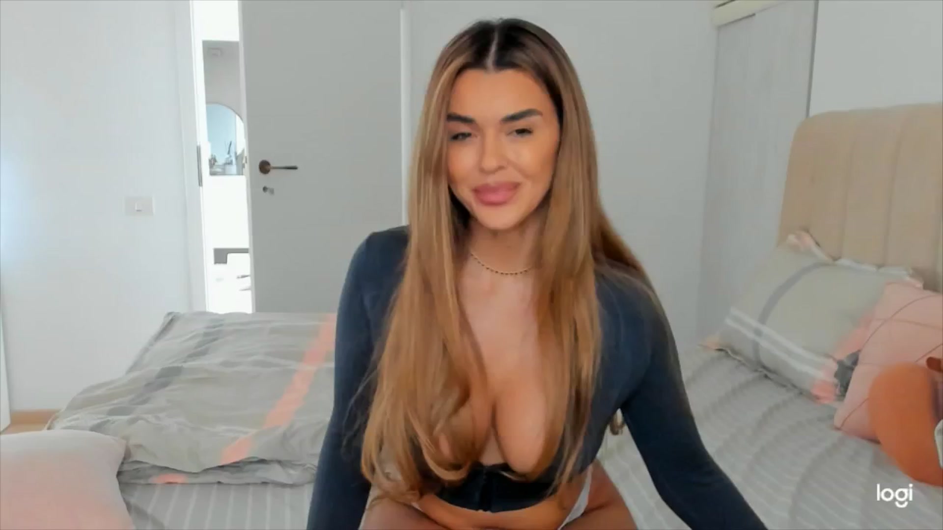 Gallery image thumbnail from DJMonica's myfreecams stream on, 10/09/2024, 13:50 image 6 of 20