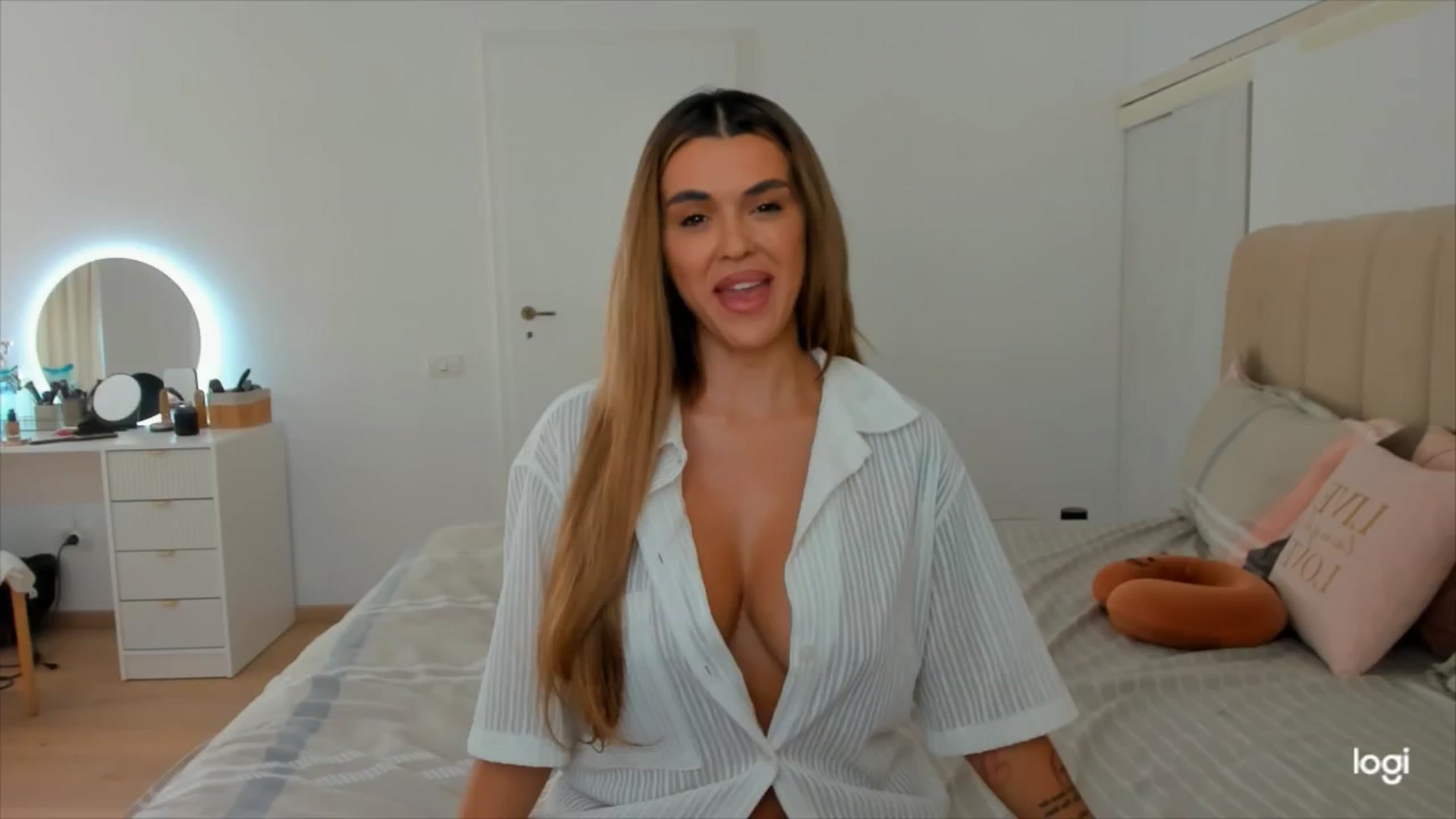 Gallery image thumbnail from DJMonica's myfreecams stream on, 10/10/2024, 12:40 image 10 of 20