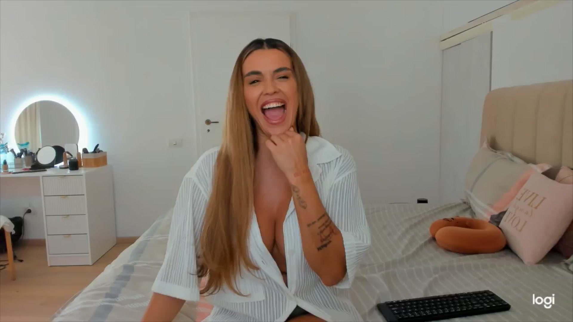 Gallery image thumbnail from DJMonica's myfreecams stream on, 10/10/2024, 12:40 image 4 of 20