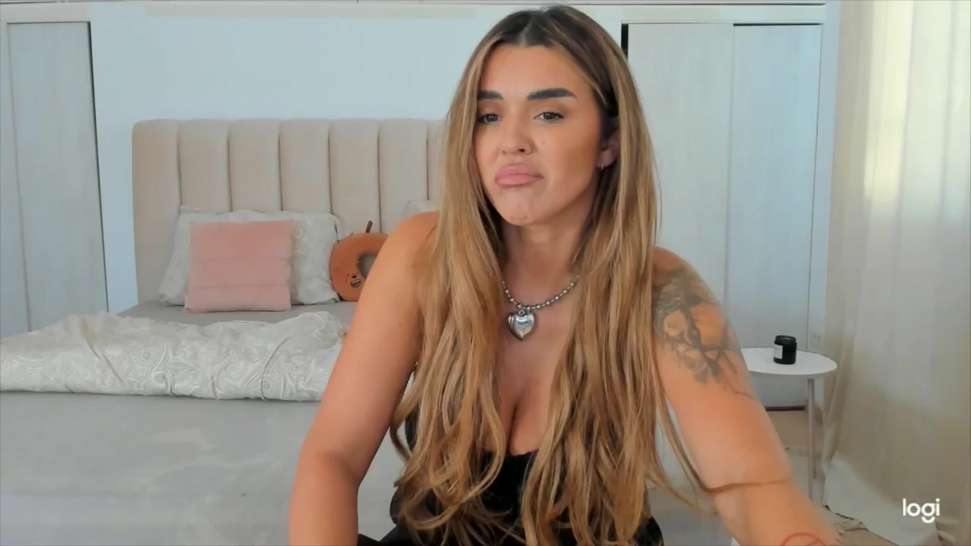 Gallery image thumbnail from DJMonica's myfreecams stream on, 10/14/2024, 13:36 image 5 of 20