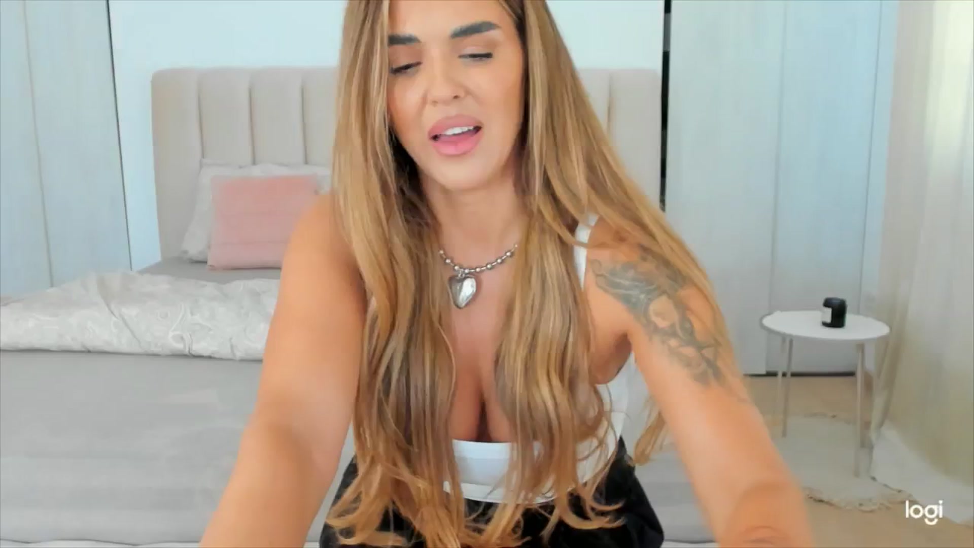 Gallery image thumbnail from DJMonica's myfreecams stream on, 10/14/2024, 14:25 image 14 of 20