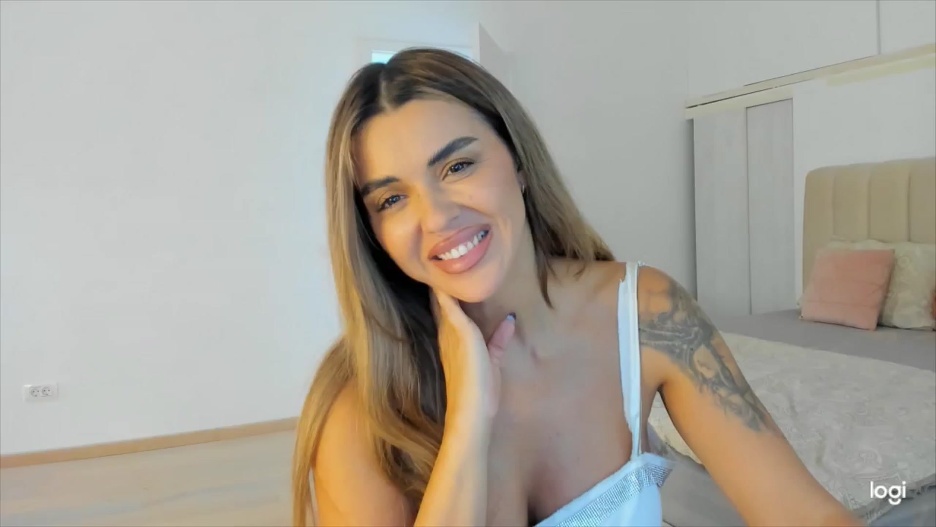 Gallery image thumbnail from DJMonica's myfreecams stream on, 10/16/2024, 12:09 image 20 of 20