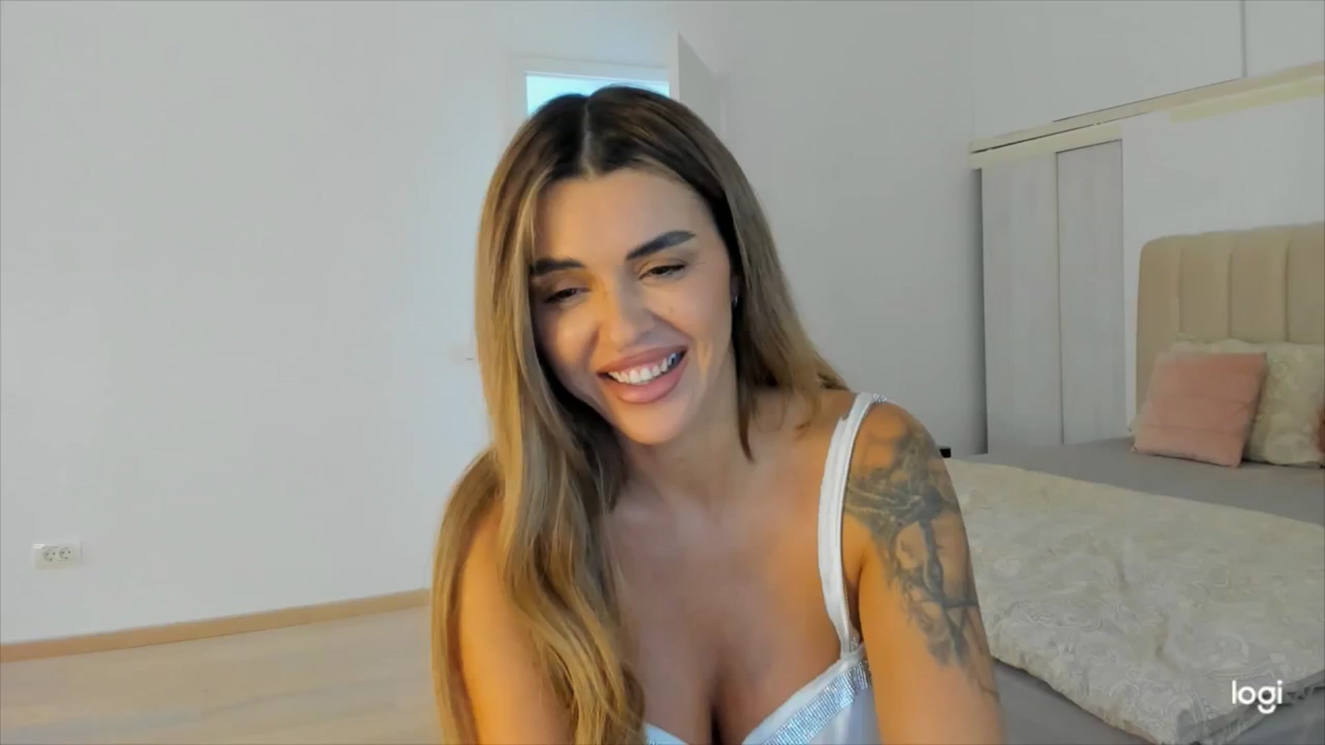 Gallery image thumbnail from DJMonica's myfreecams stream on, 10/16/2024, 12:09 image 18 of 20