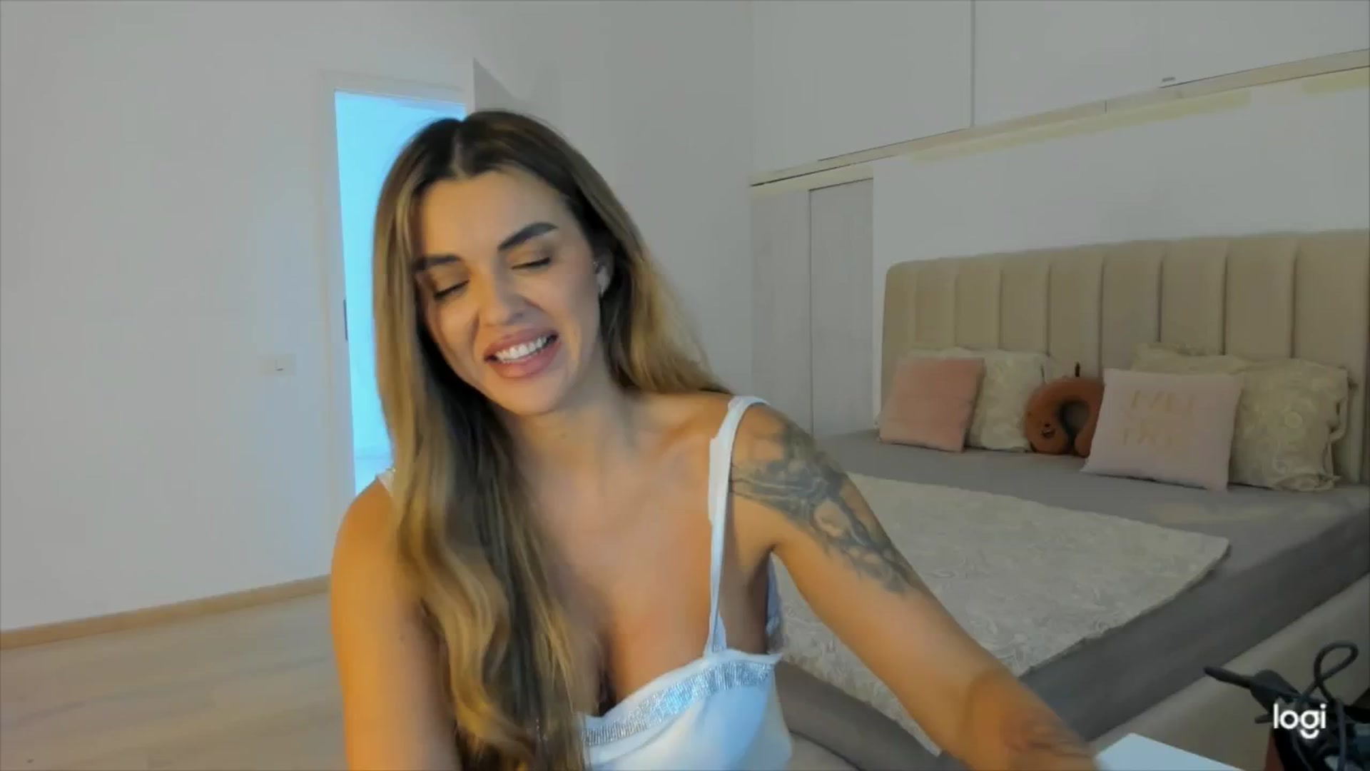 Gallery image thumbnail from DJMonica's myfreecams stream on, 10/16/2024, 13:12 image 5 of 20