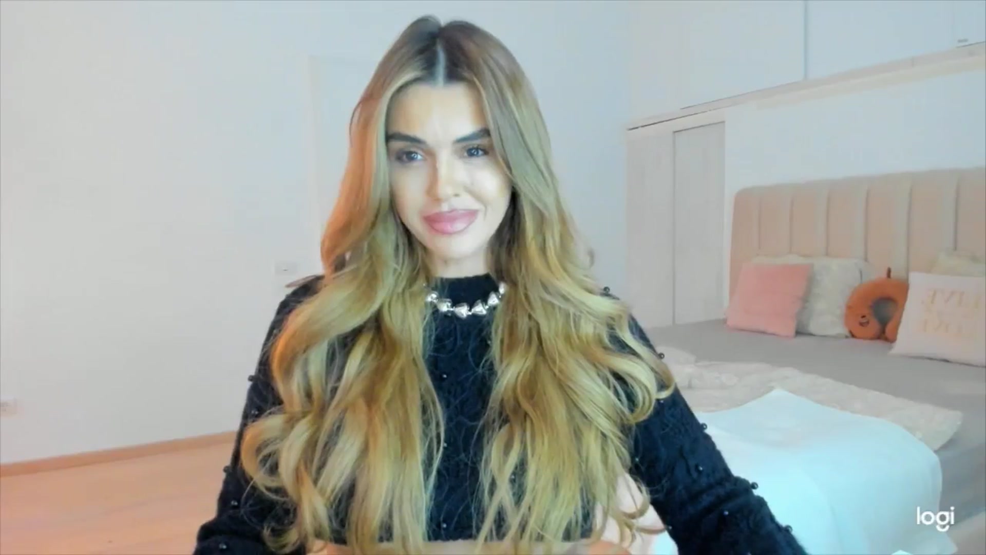 Gallery image thumbnail from DJMonica's myfreecams stream on, 10/22/2024, 15:25 image 6 of 20