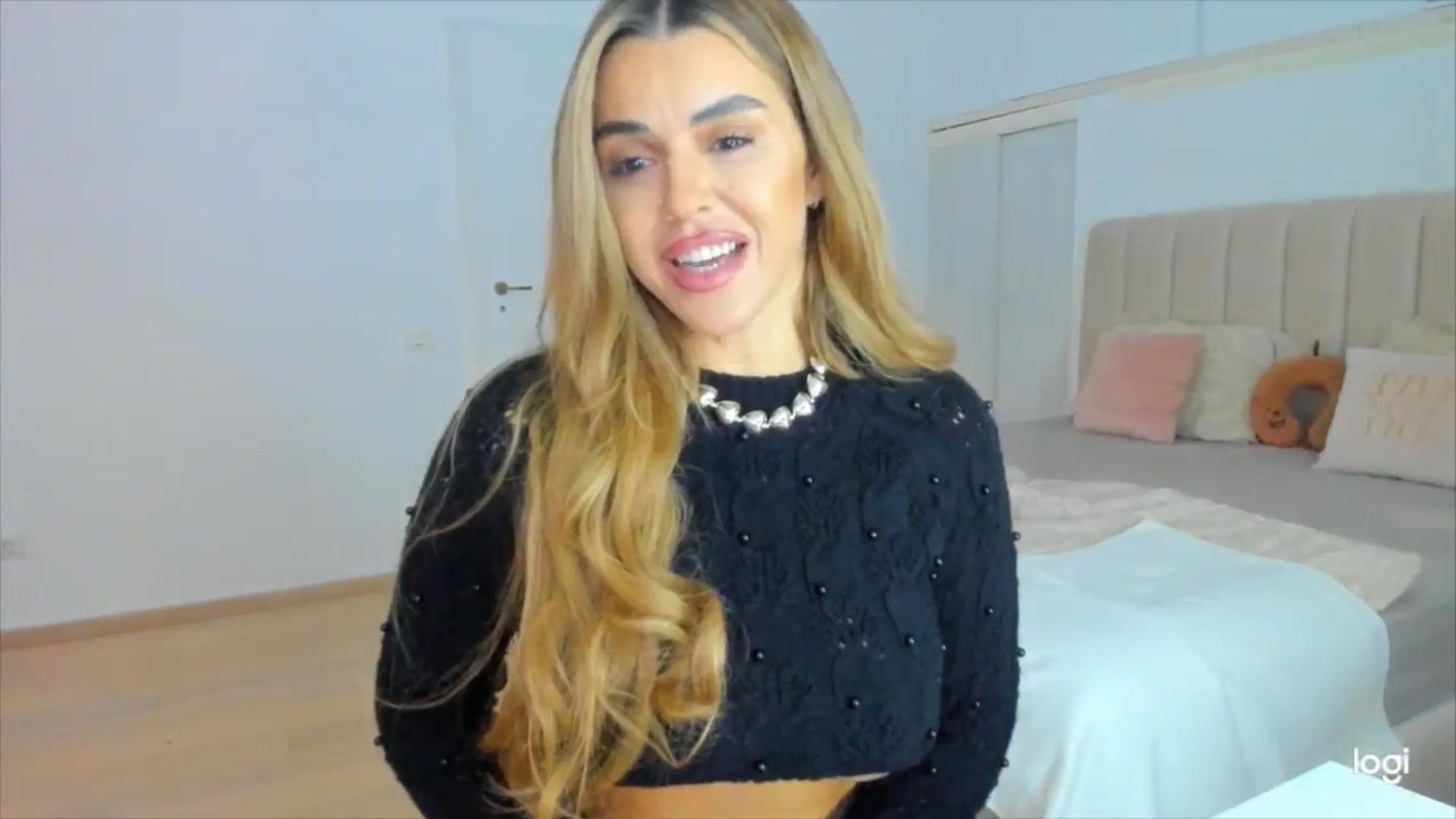 Gallery image thumbnail from DJMonica's myfreecams stream on, 10/22/2024, 15:25 image 15 of 20