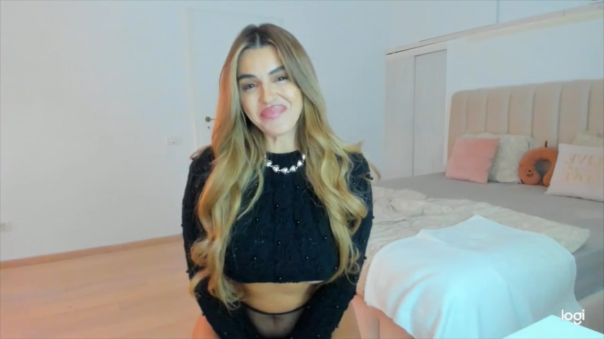 Gallery image thumbnail from DJMonica's myfreecams stream on, 10/22/2024, 15:25 image 7 of 20