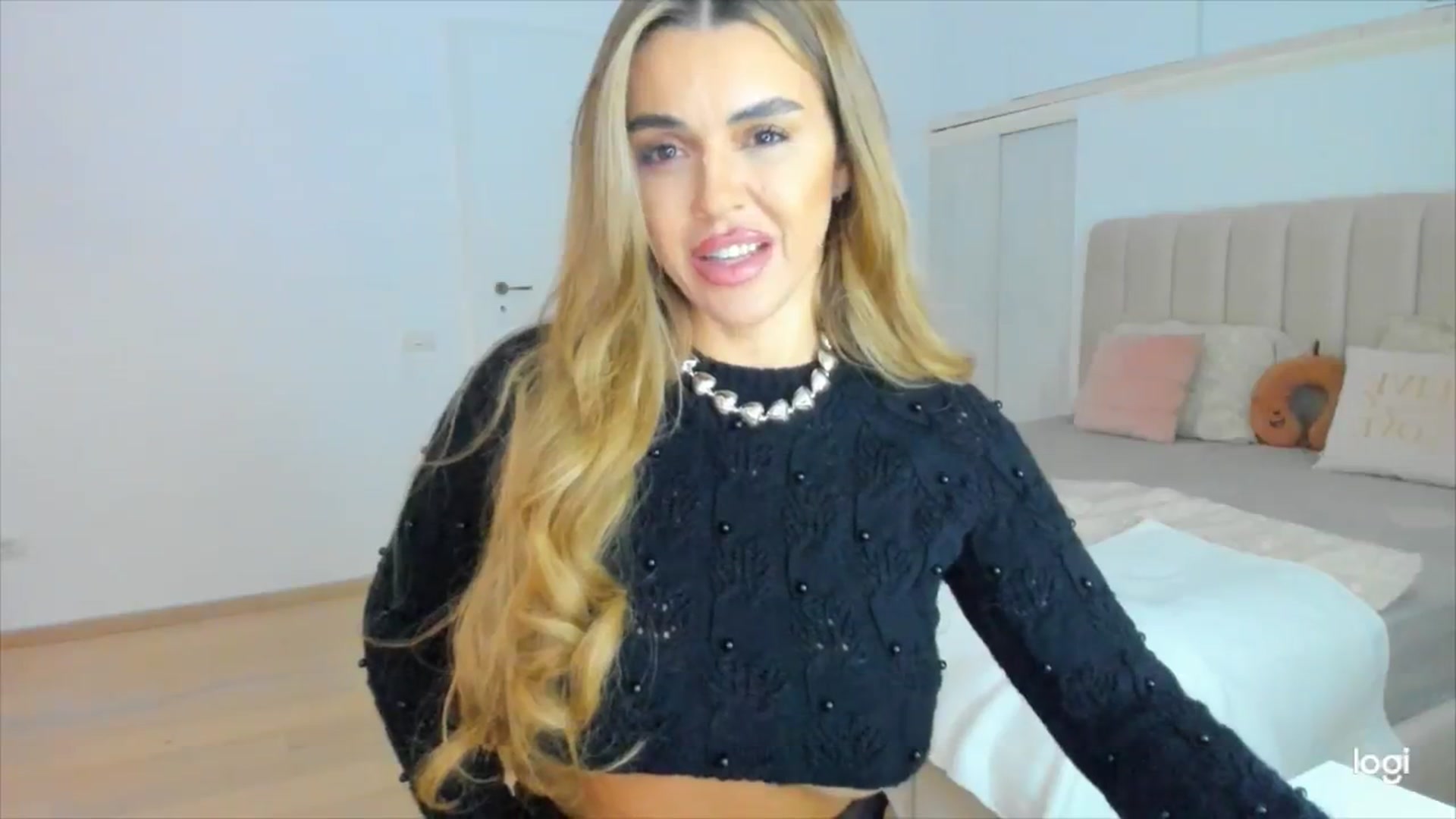 Gallery image thumbnail from DJMonica's myfreecams stream on, 10/22/2024, 15:25 image 14 of 20