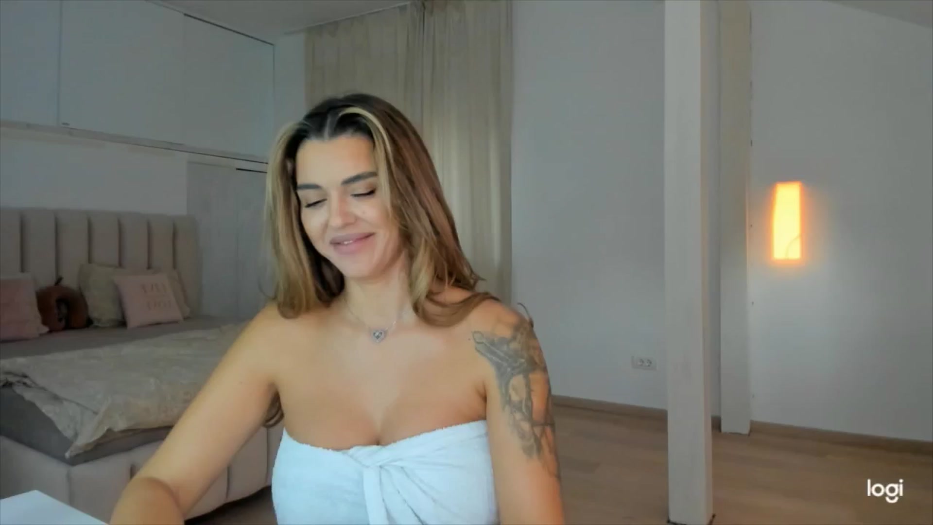 Gallery image thumbnail from DJMonica's myfreecams stream on, 10/23/2024, 15:14 image 18 of 20
