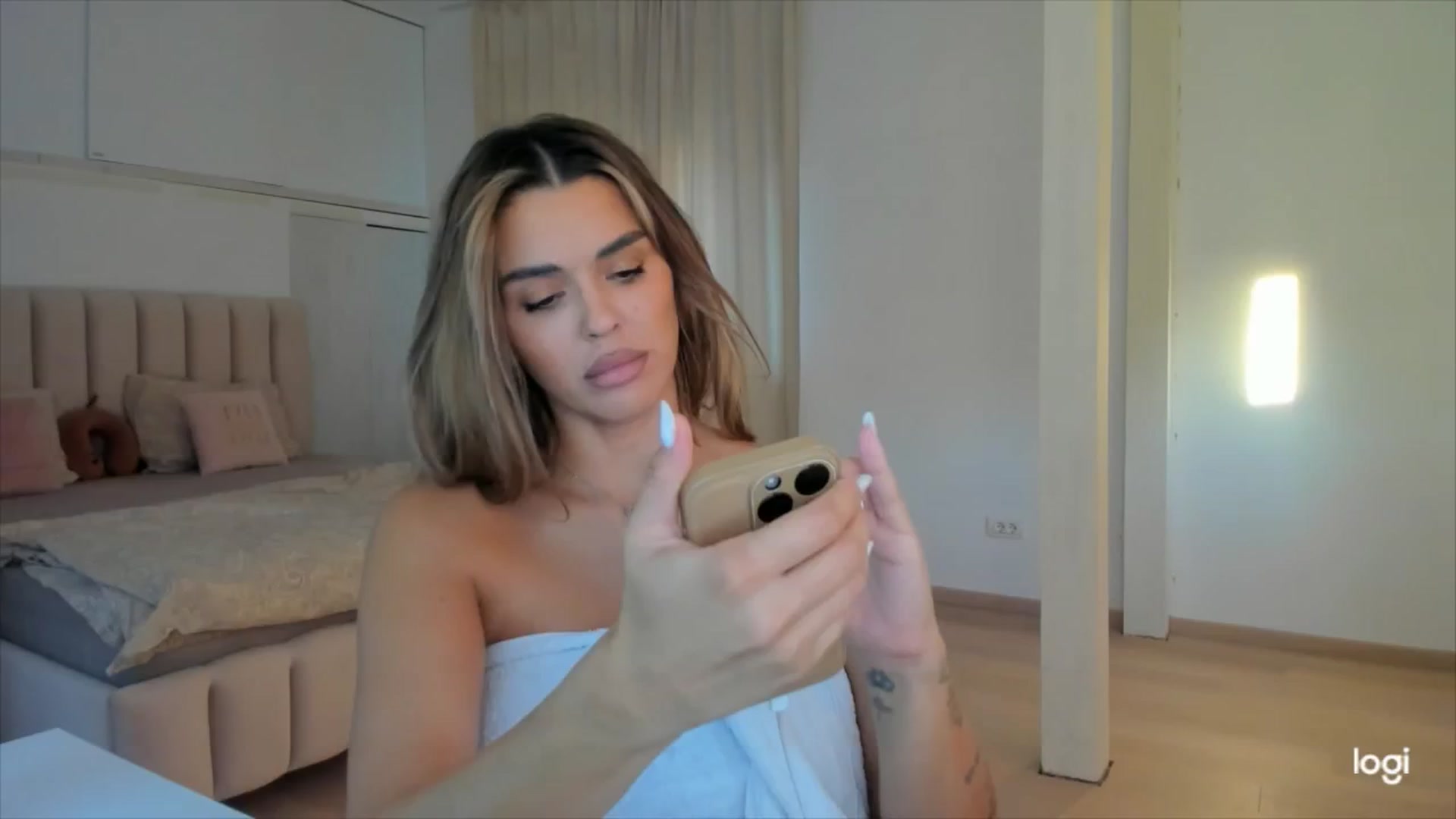 Gallery image thumbnail from DJMonica's myfreecams stream on, 10/23/2024, 15:14 image 6 of 20