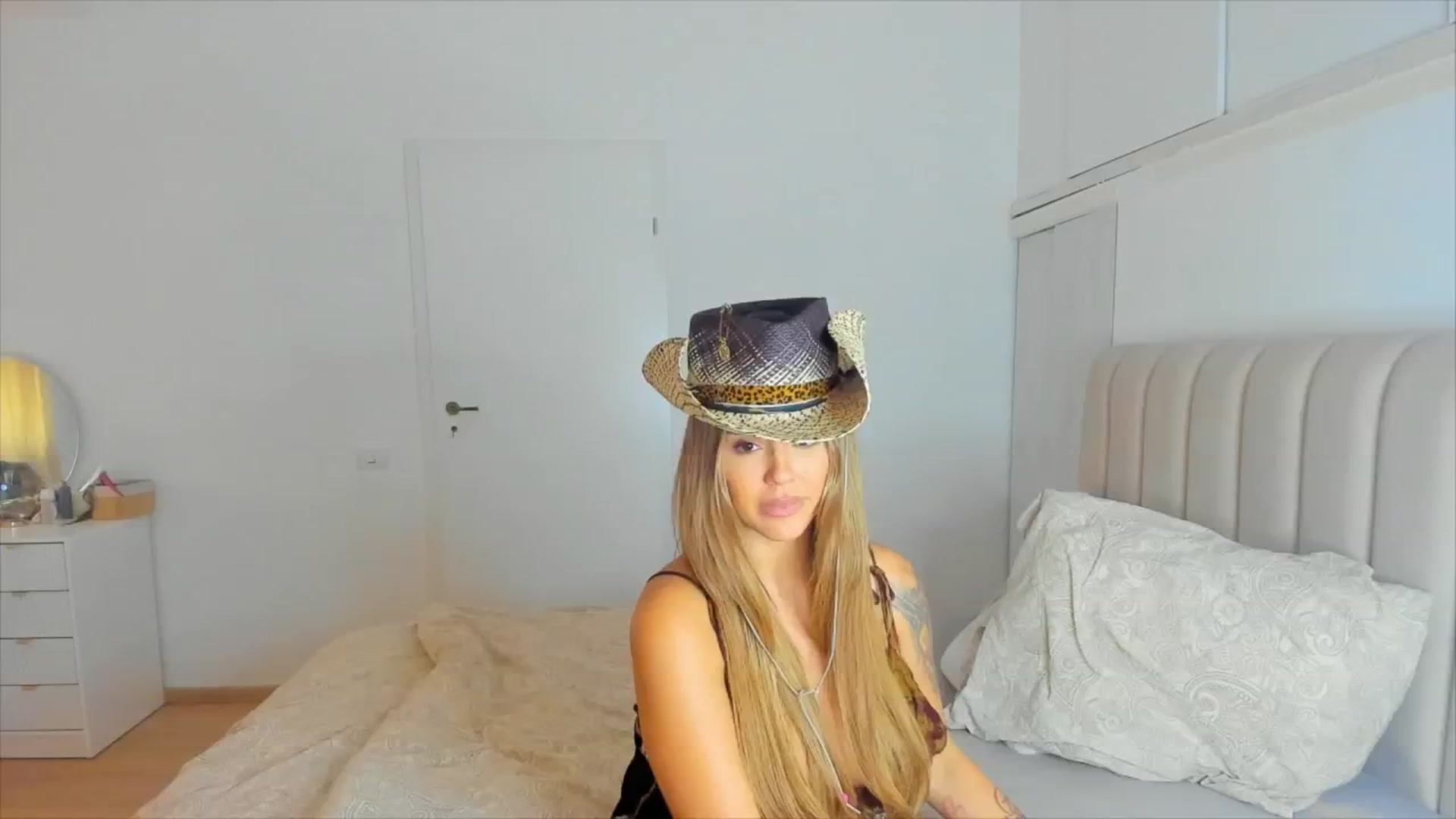 Gallery image thumbnail from DJMonica's myfreecams stream on, 11/14/2024, 12:52 image 14 of 20