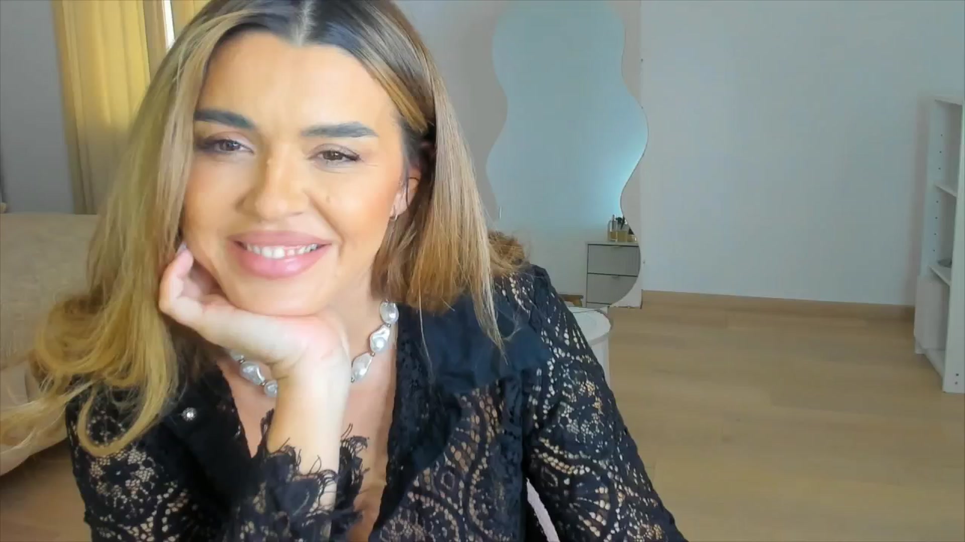 Gallery image thumbnail from DJMonica's myfreecams stream on, 11/18/2024, 13:11 image 5 of 20