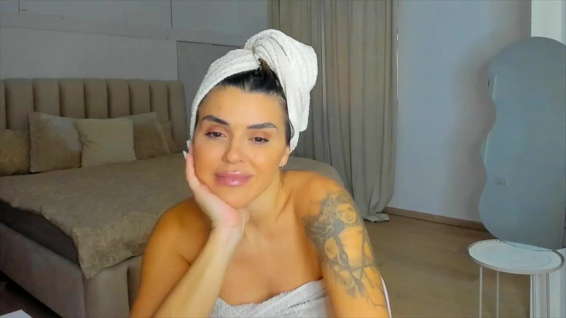 Gallery image thumbnail from DJMonica's myfreecams stream on, 11/23/2024, 14:43 image 17 of 20