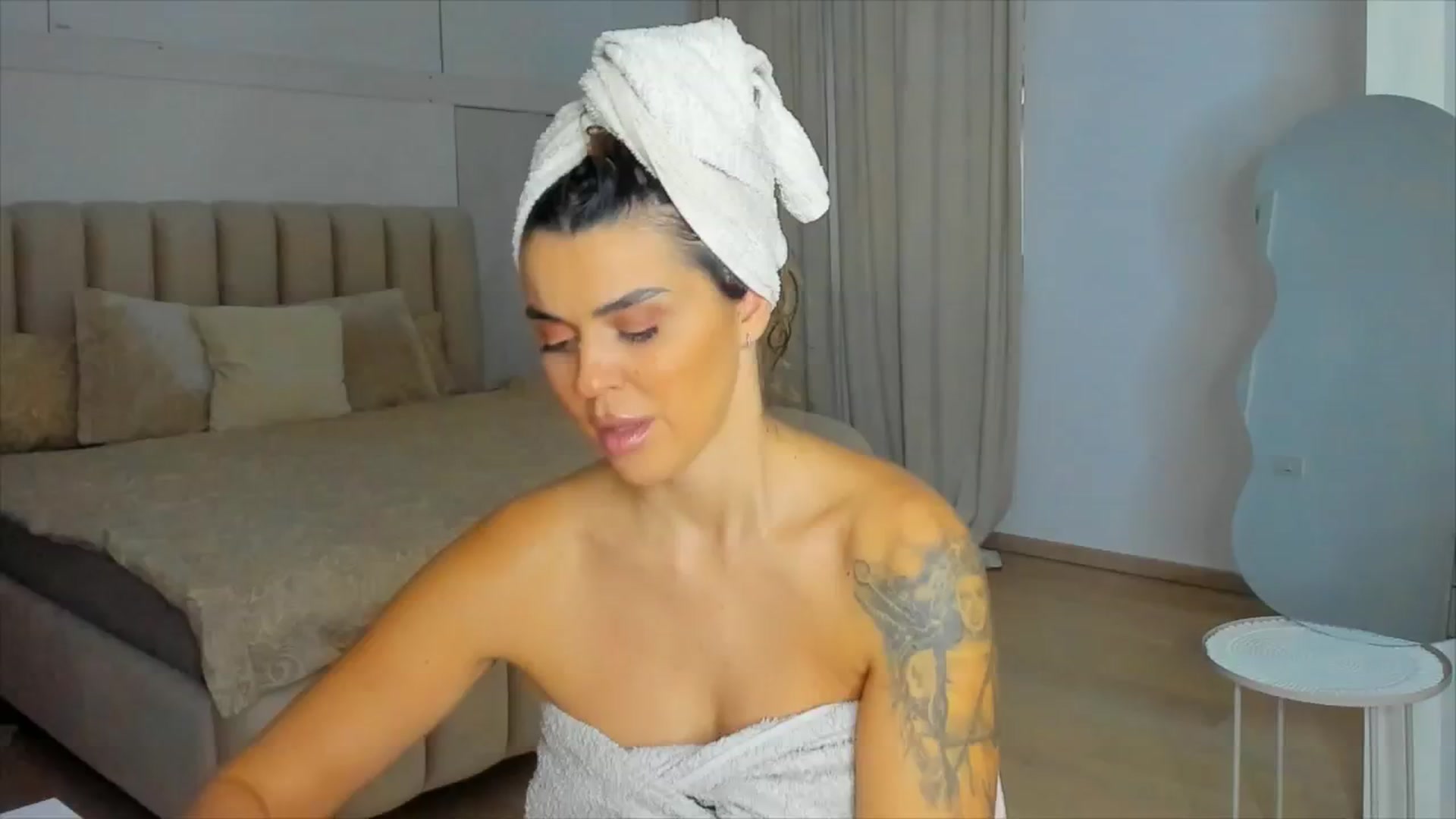 Gallery image thumbnail from DJMonica's myfreecams stream on, 11/23/2024, 14:43 image 19 of 20