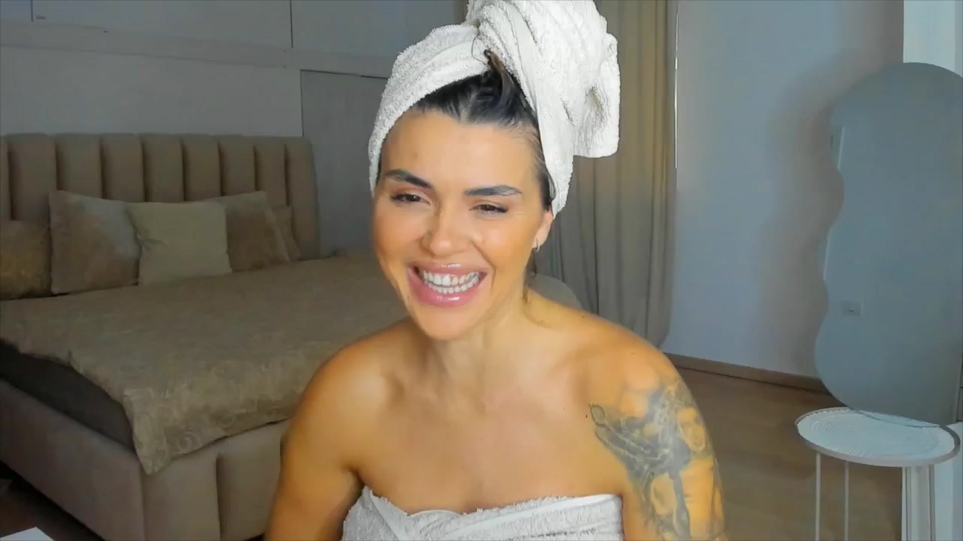 Gallery image thumbnail from DJMonica's myfreecams stream on, 11/23/2024, 14:43 image 1 of 20