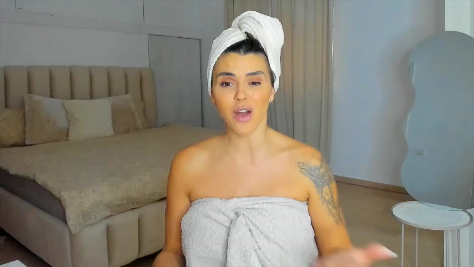 Gallery image thumbnail from DJMonica's myfreecams stream on, 11/23/2024, 14:43 image 11 of 20