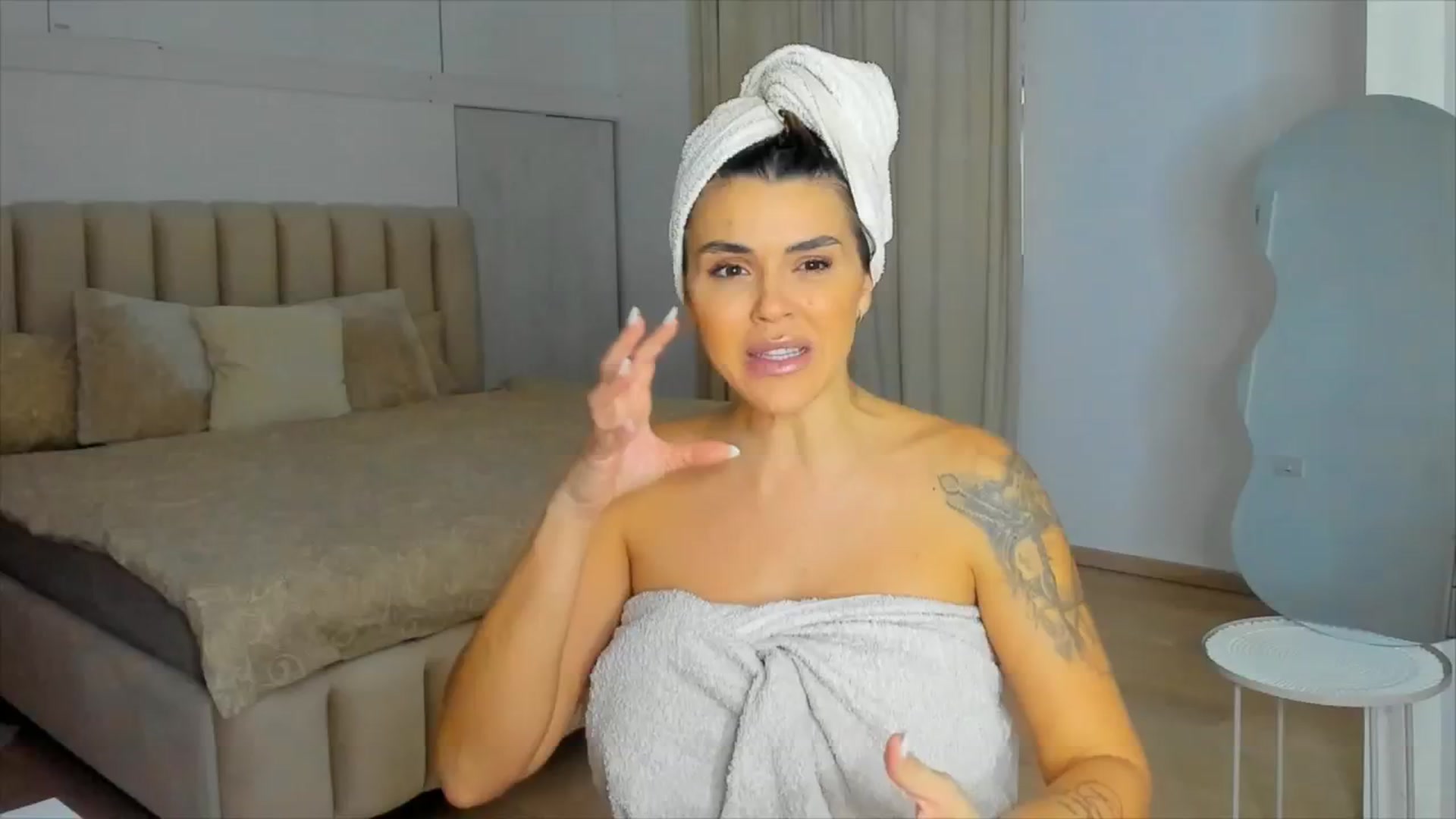 Gallery image thumbnail from DJMonica's myfreecams stream on, 11/23/2024, 14:43 image 18 of 20