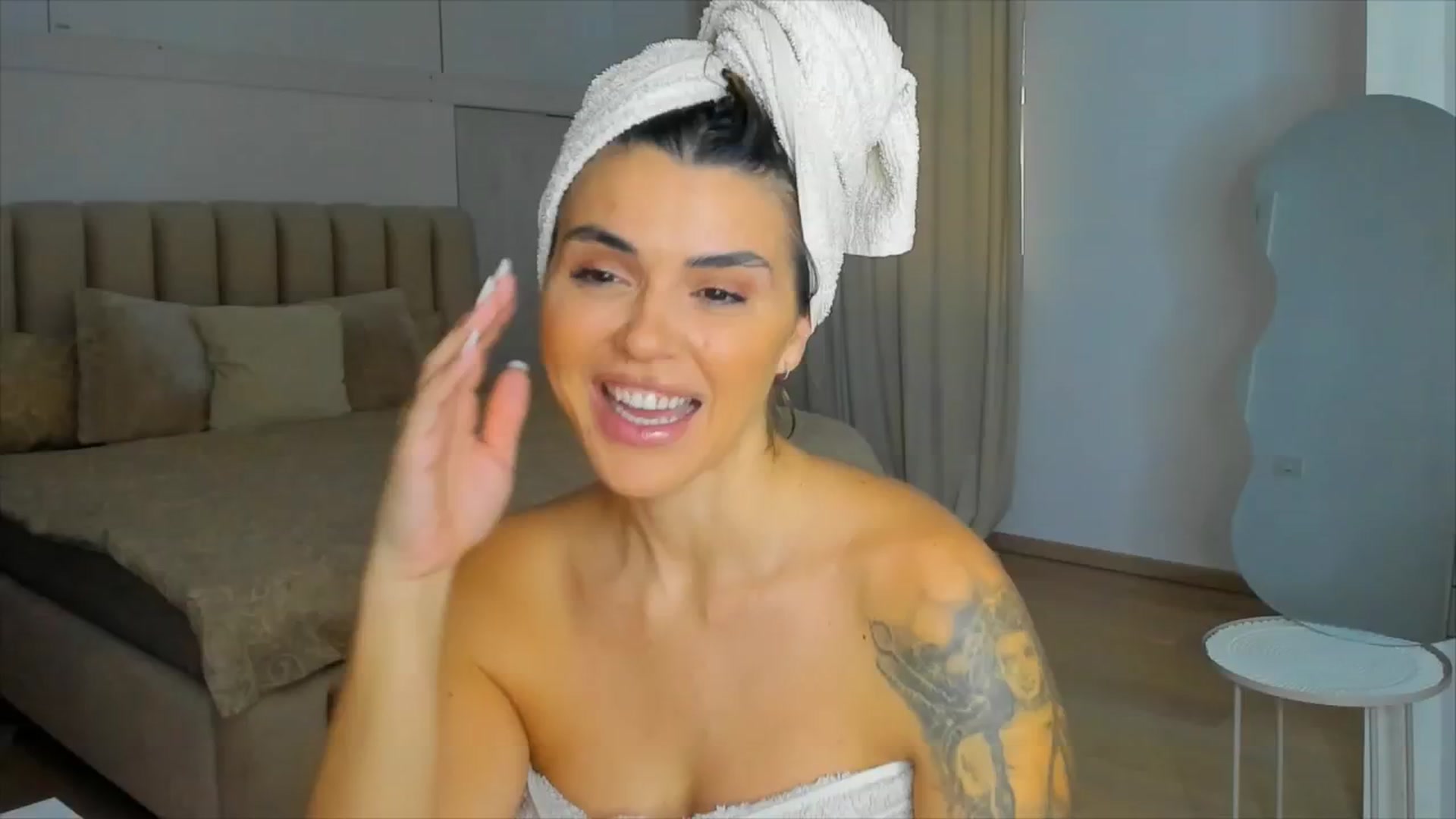 Gallery image thumbnail from DJMonica's myfreecams stream on, 11/23/2024, 14:43 image 4 of 20