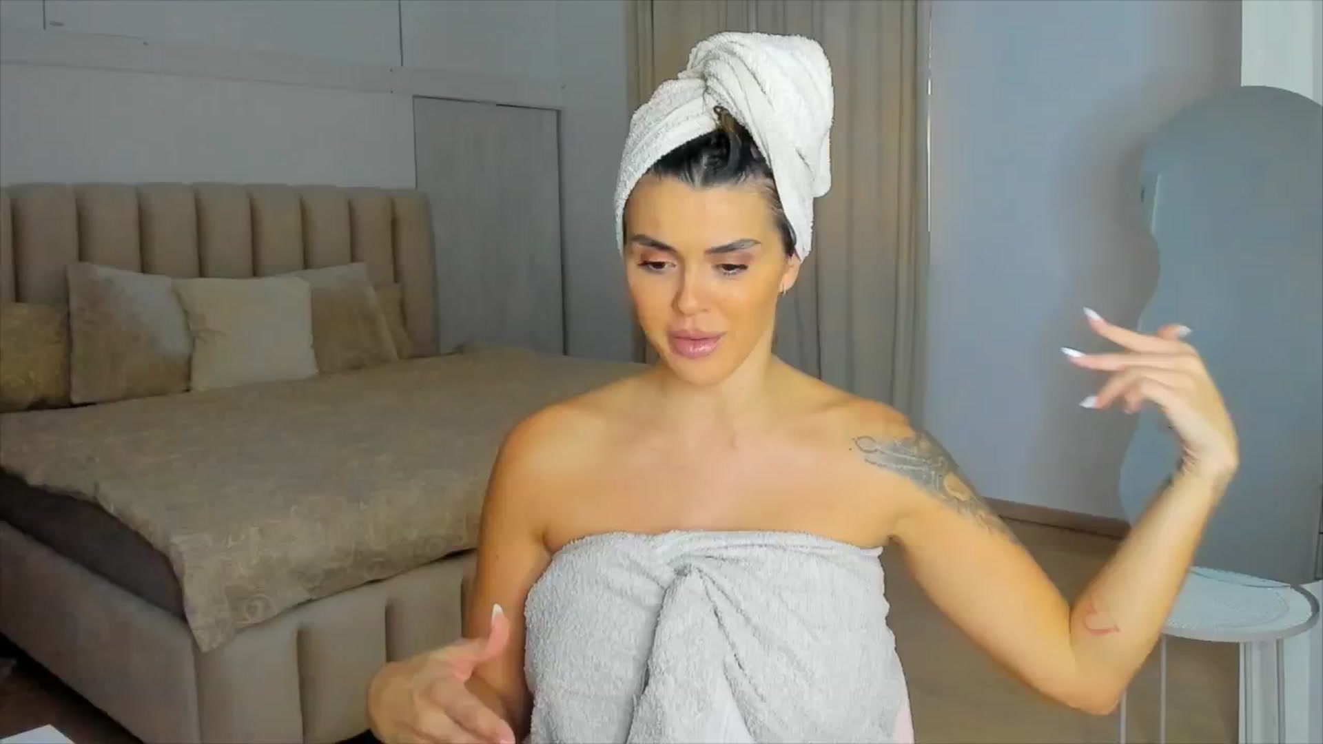 Gallery image thumbnail from DJMonica's myfreecams stream on, 11/23/2024, 14:43 image 10 of 20