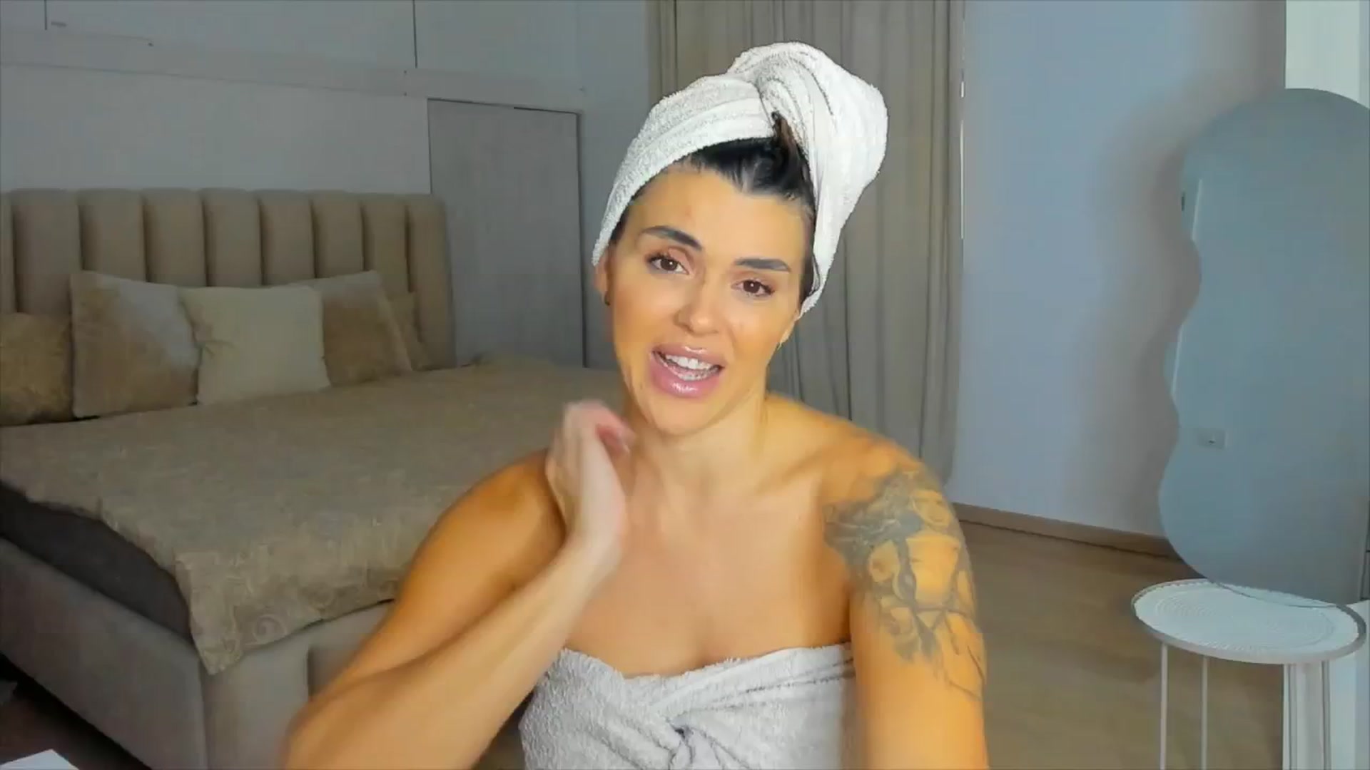 Gallery image thumbnail from DJMonica's myfreecams stream on, 11/23/2024, 14:43 image 16 of 20