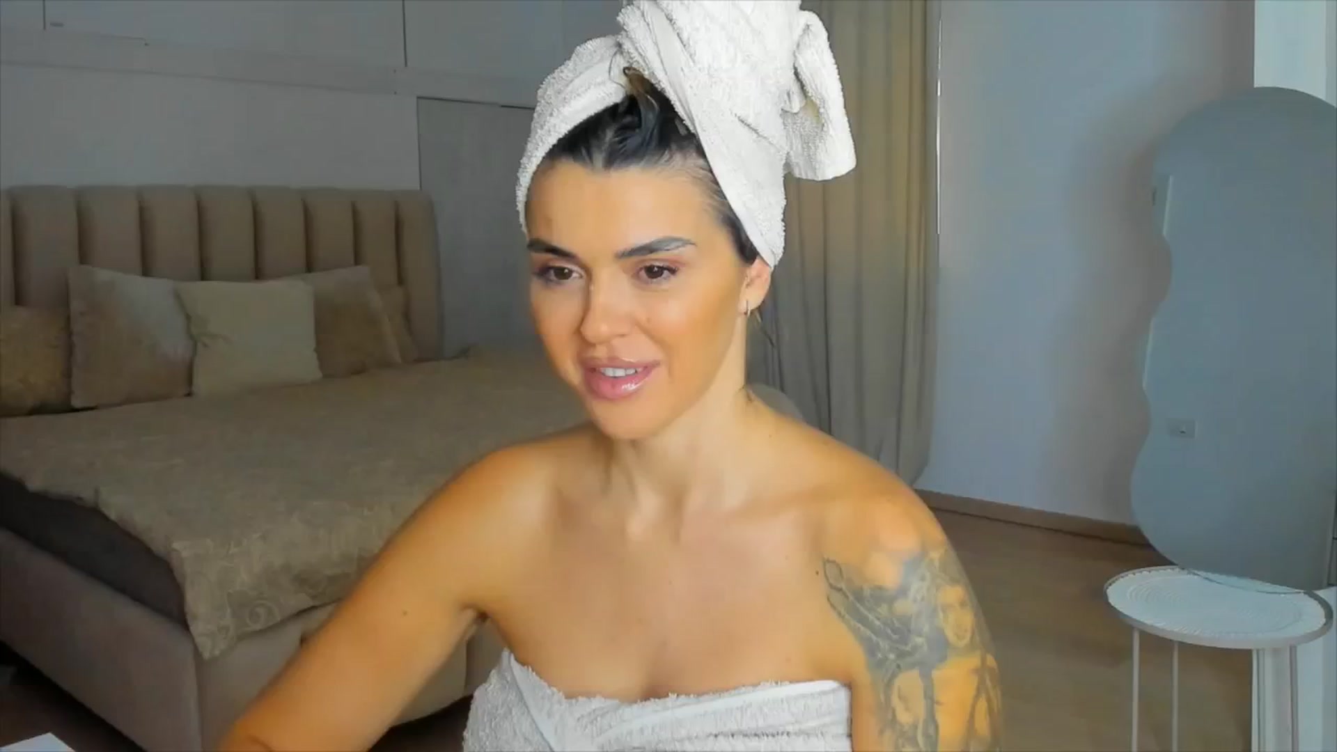 Gallery image thumbnail from DJMonica's myfreecams stream on, 11/23/2024, 14:43 image 3 of 20