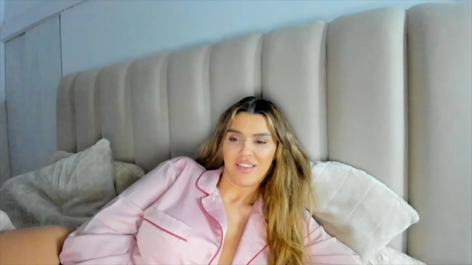 Gallery image thumbnail from DJMonica's myfreecams stream on, 11/23/2024, 20:30 image 5 of 20
