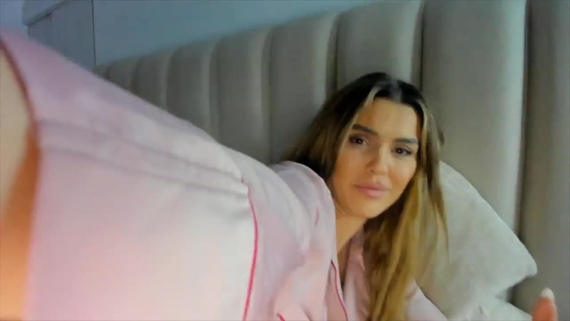Gallery image thumbnail from DJMonica's myfreecams stream on, 11/23/2024, 20:30 image 6 of 20
