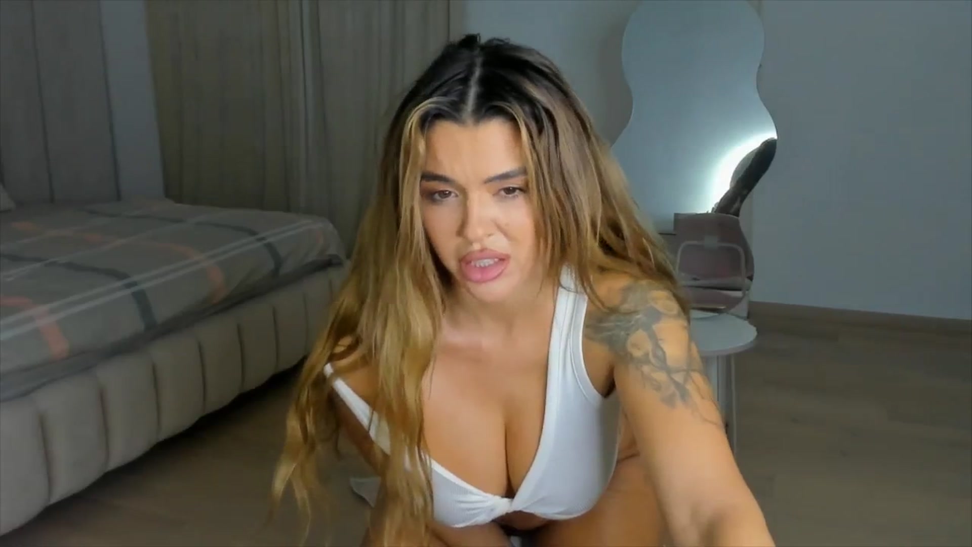 Gallery image thumbnail from DJMonica's myfreecams stream on, 11/24/2024, 16:17 image 15 of 20