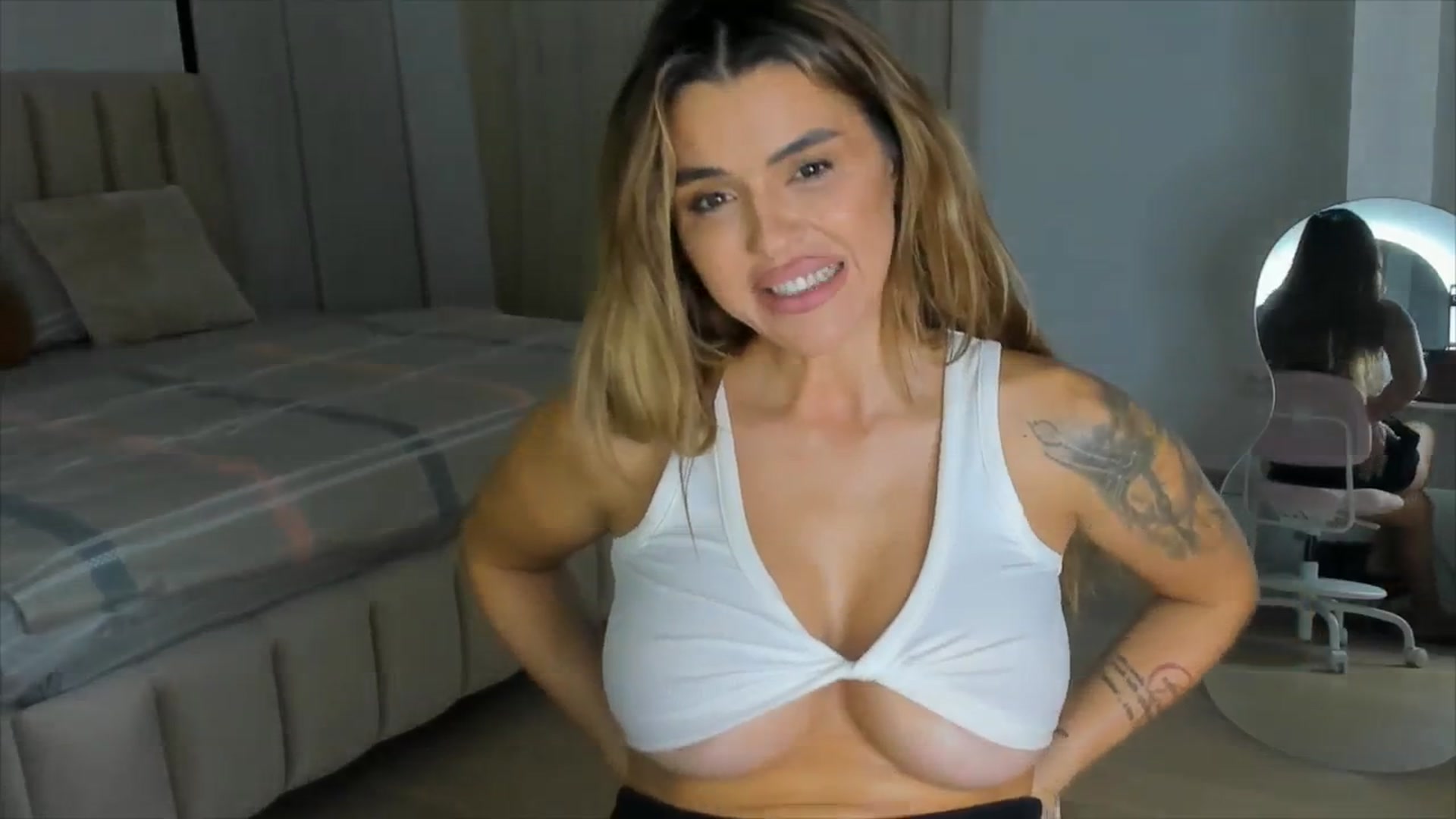 Gallery image thumbnail from DJMonica's myfreecams stream on, 11/24/2024, 17:21 image 14 of 20