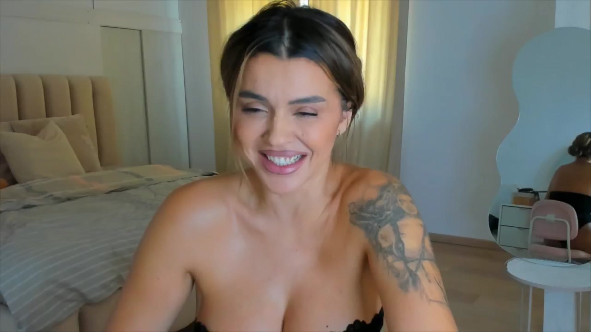 Gallery image thumbnail from DJMonica's myfreecams stream on, 11/25/2024, 10:41 image 13 of 20