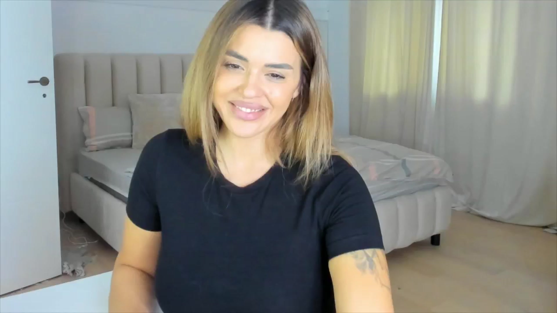 Gallery image thumbnail from DJMonica's myfreecams stream on, 12/01/2024, 13:34 image 19 of 20