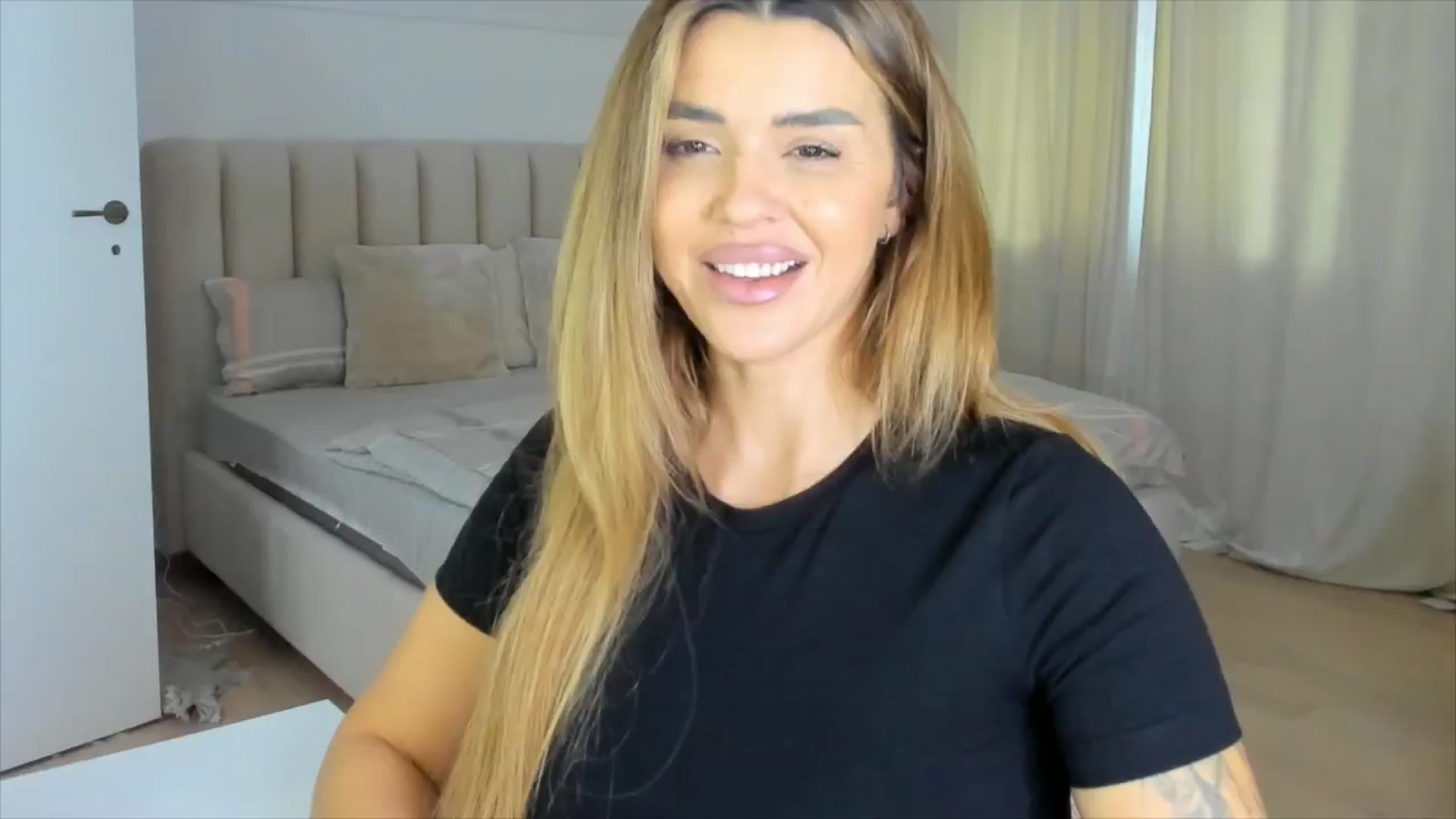 Gallery image thumbnail from DJMonica's myfreecams stream on, 12/01/2024, 13:34 image 13 of 20