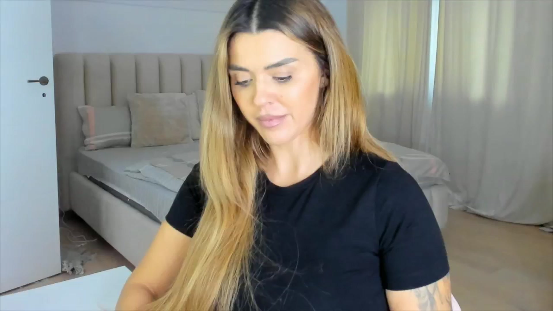 Gallery image thumbnail from DJMonica's myfreecams stream on, 12/01/2024, 13:34 image 15 of 20