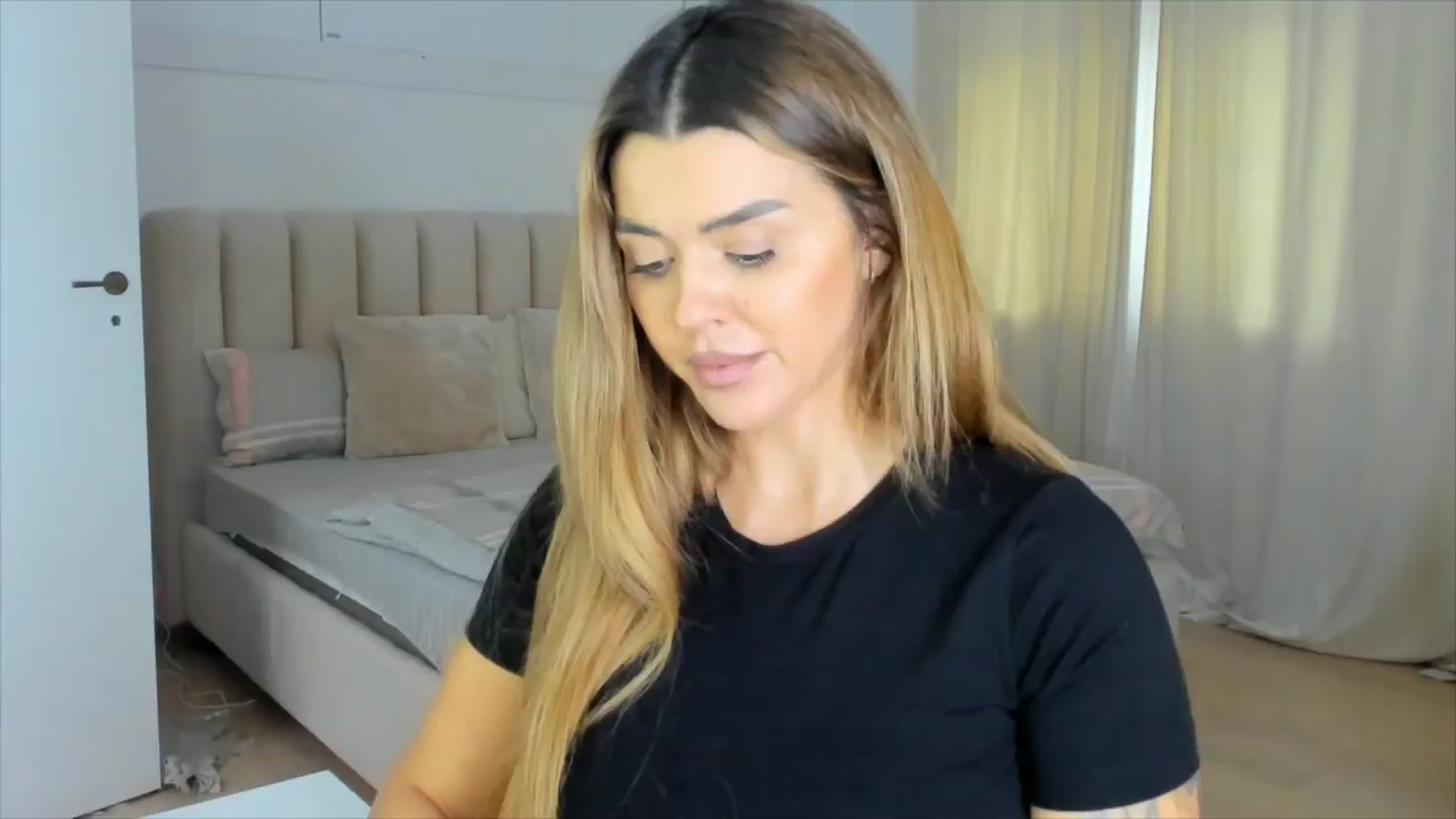 Gallery image thumbnail from DJMonica's myfreecams stream on, 12/01/2024, 13:34 image 10 of 20