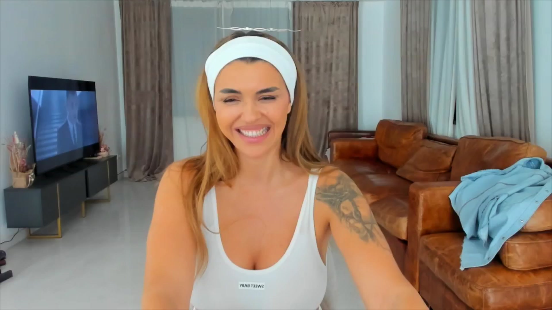 Gallery image thumbnail from DJMonica's myfreecams stream on, 04/03/2025, 13:19 image 12 of 20