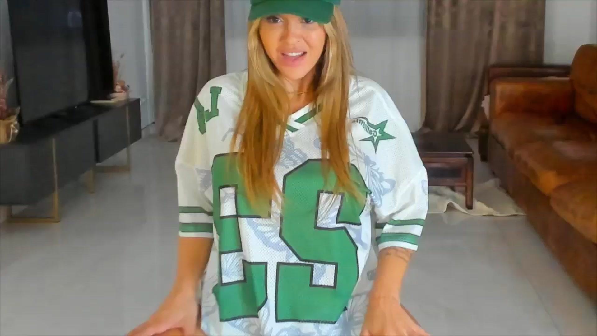 Gallery image thumbnail from DJMonica's myfreecams stream on, 04/06/2025, 14:19 image 3 of 20