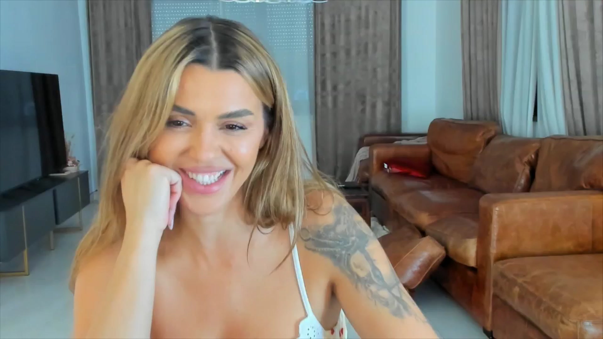 Gallery image thumbnail from DJMonica's myfreecams stream on, 04/15/2025, 12:56 image 5 of 20