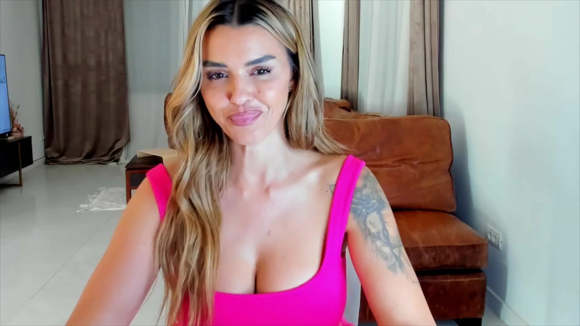 Gallery image thumbnail from DJMonica's myfreecams stream on, 04/24/2025, 16:11 image 5 of 20