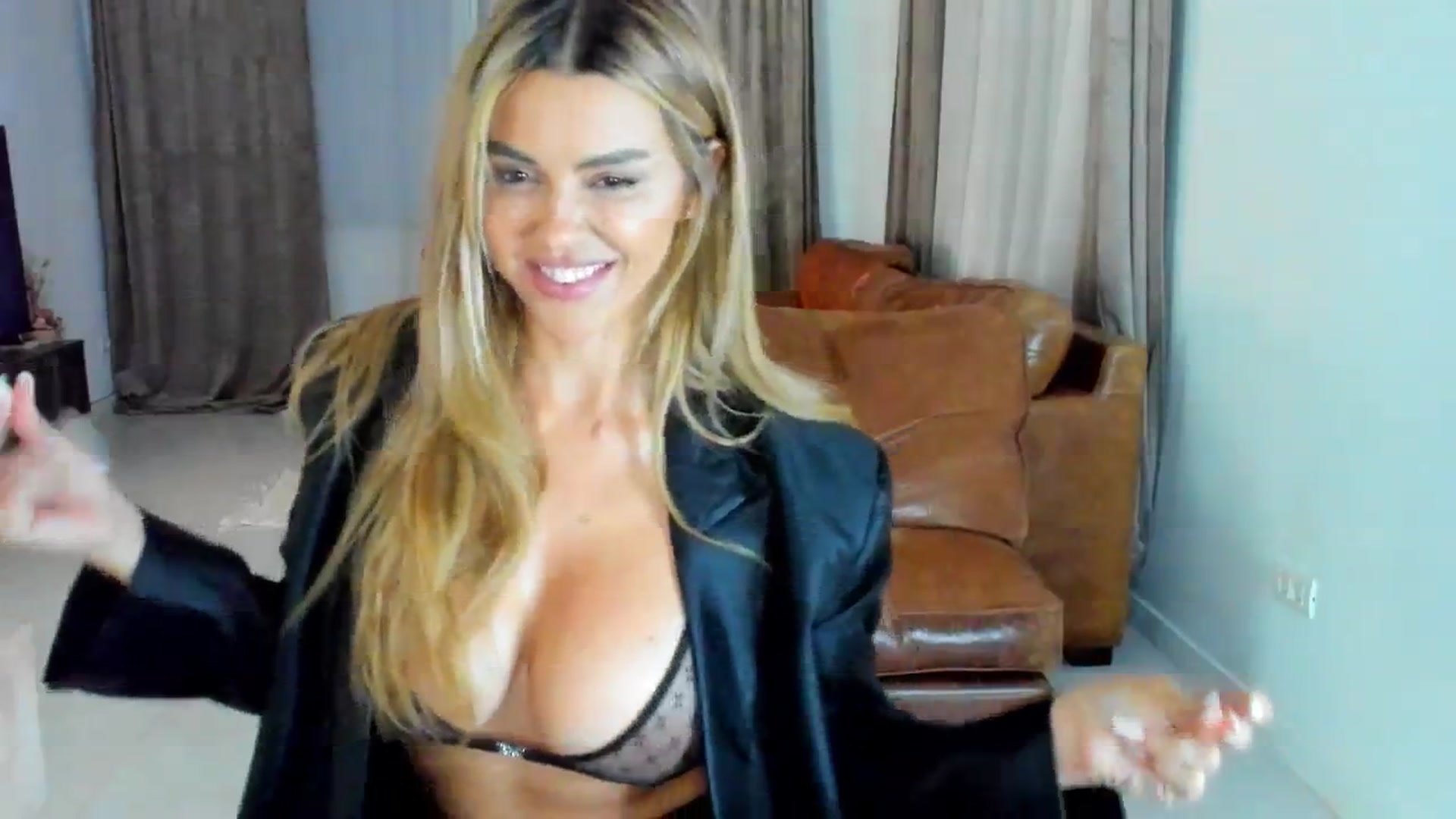 Gallery image thumbnail from DJMonica's myfreecams stream on, 04/26/2025, 16:42 image 2 of 20