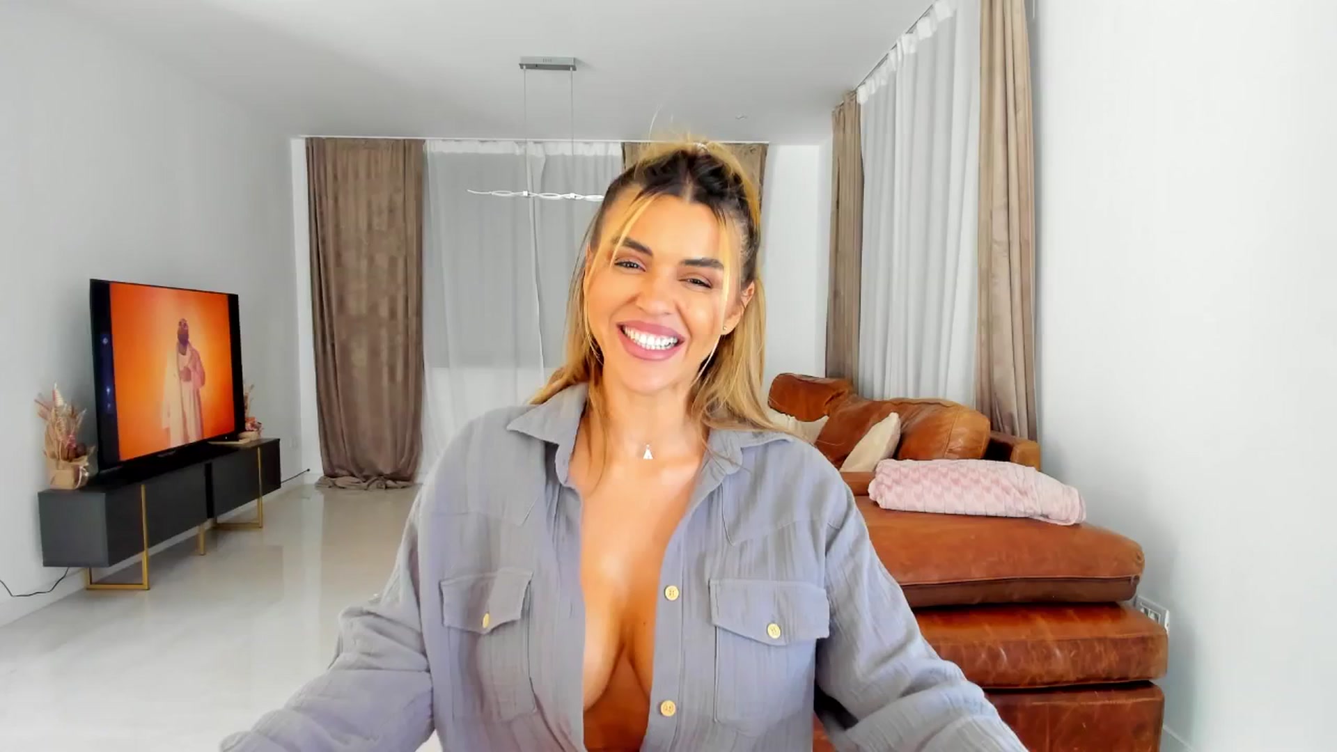 Gallery image thumbnail from DJMonica's myfreecams stream on, 05/13/2025, 12:36 image 11 of 20