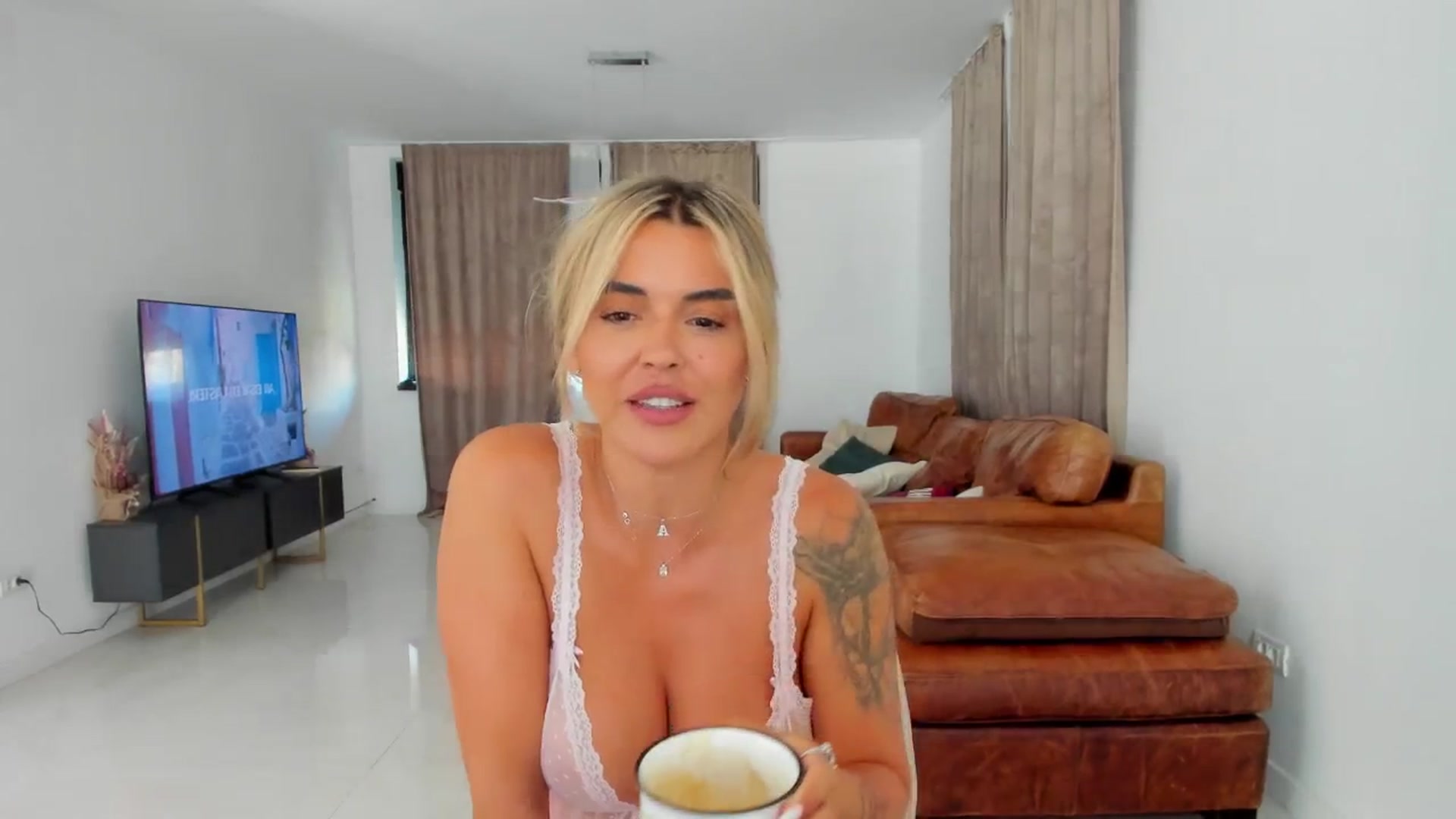 Gallery image thumbnail from DJMonica's myfreecams stream on, 06/24/2025, 11:48 image 16 of 20