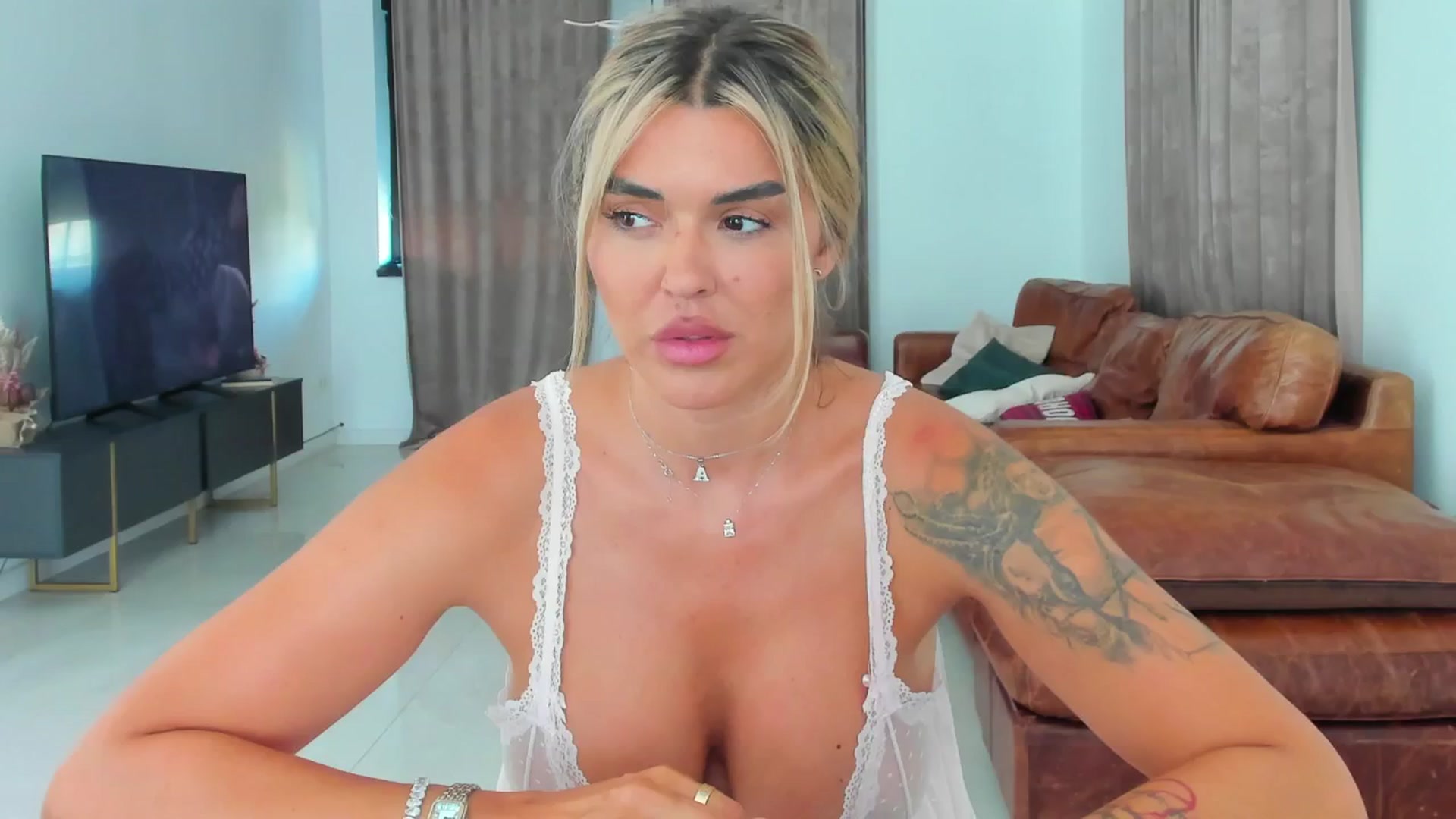Gallery image thumbnail from DJMonica's myfreecams stream on, 06/24/2025, 12:42 image 5 of 20